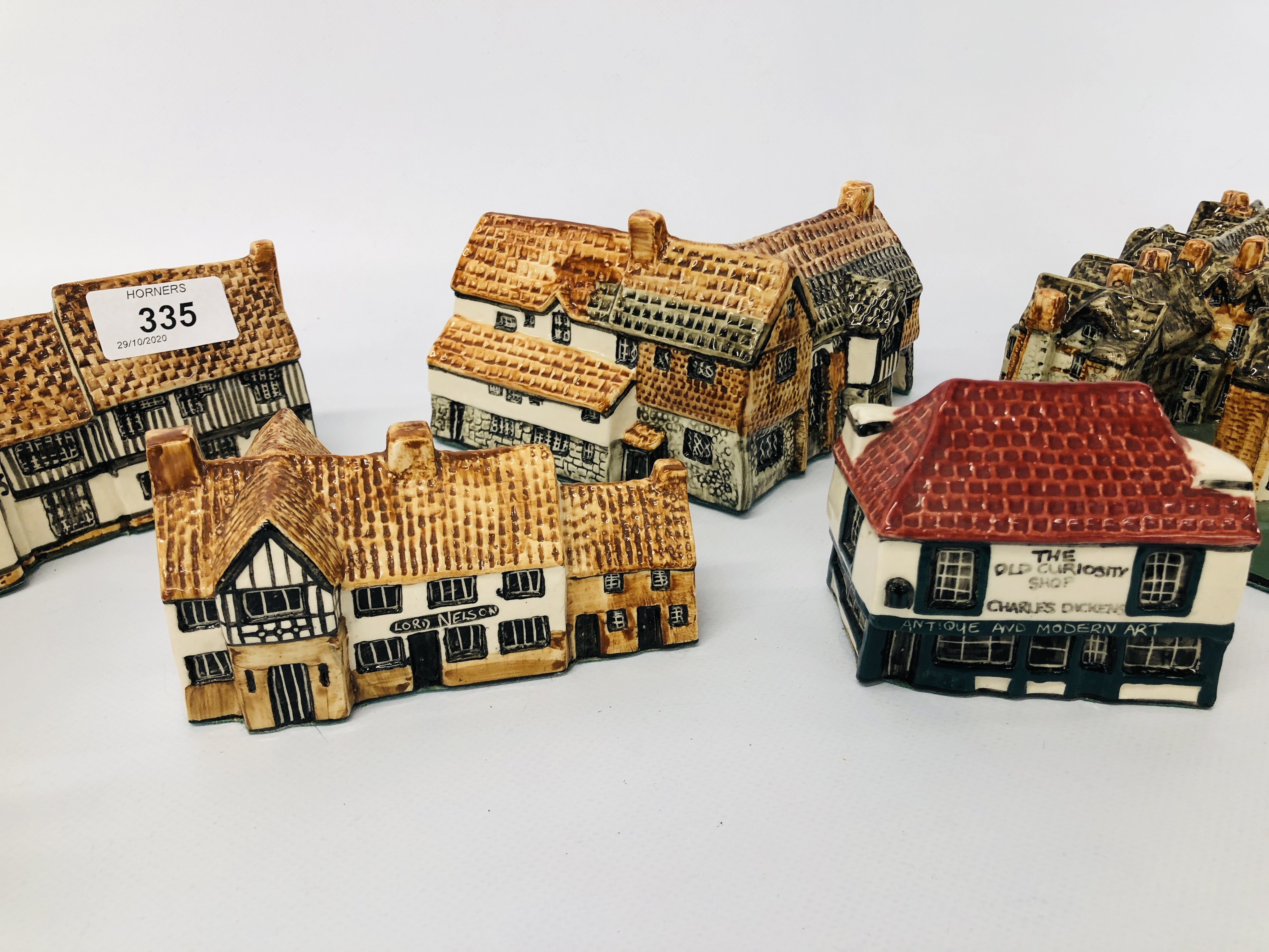 COLLECTION OF 7 TEY POTTERY HANDPAINTED MINIATURE MODEL COTTAGES - Image 3 of 5