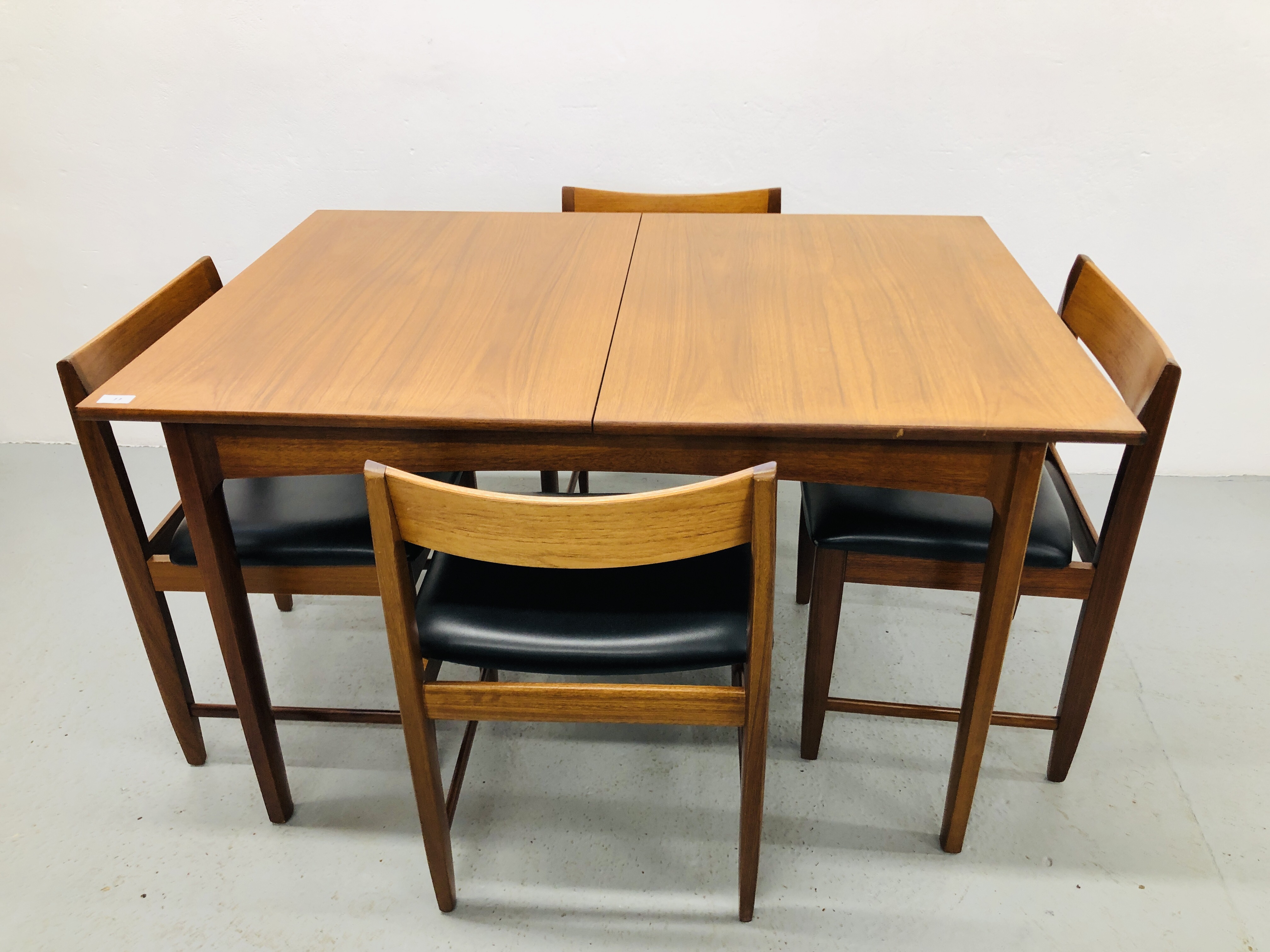 RETRO TEAK STYLE EXTENDING DINING TABLE TOGETHER WITH A SET OF 4 MATCHING CHAIRS WITH BLACK FAUX