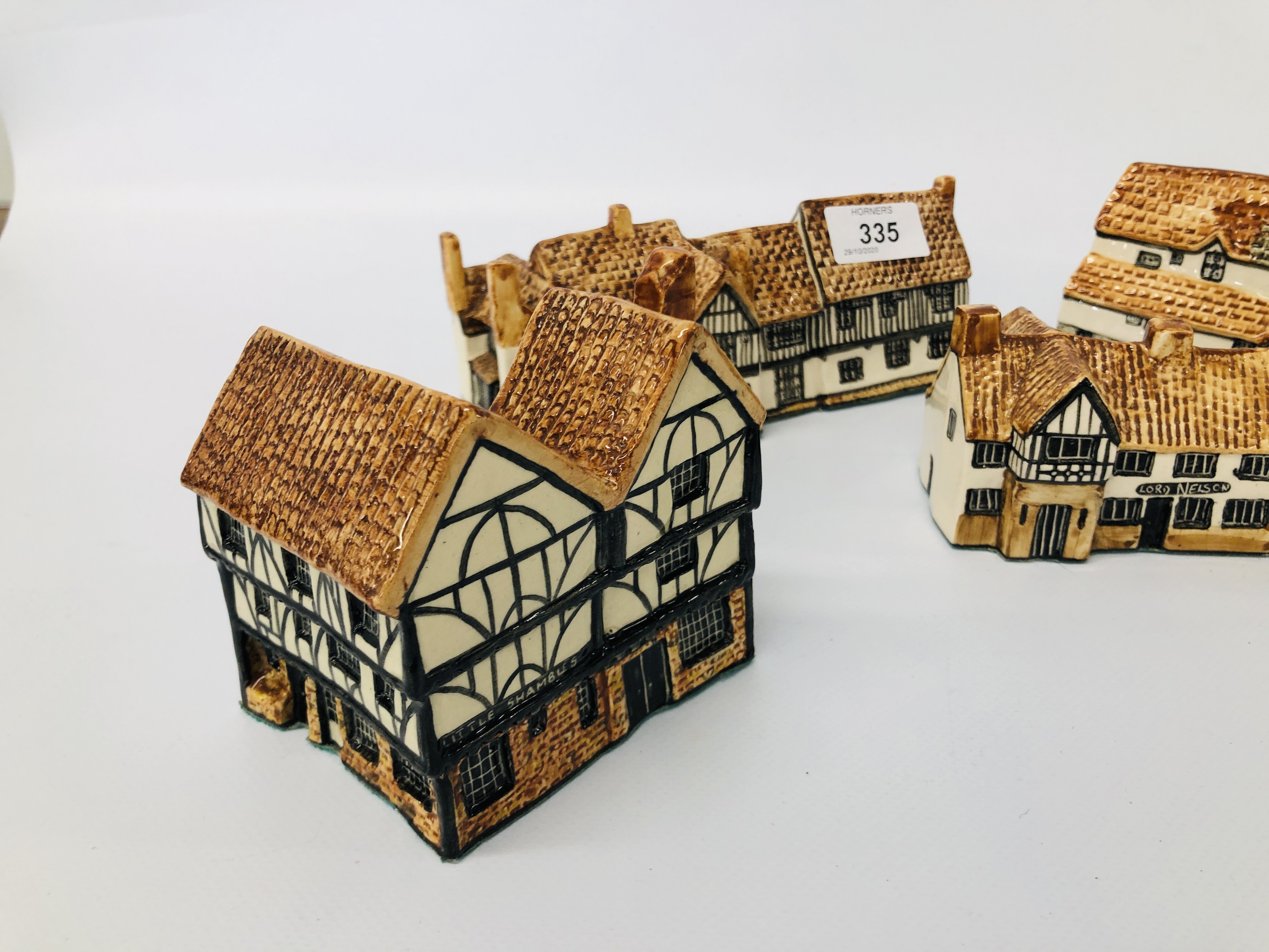 COLLECTION OF 7 TEY POTTERY HANDPAINTED MINIATURE MODEL COTTAGES - Image 4 of 5