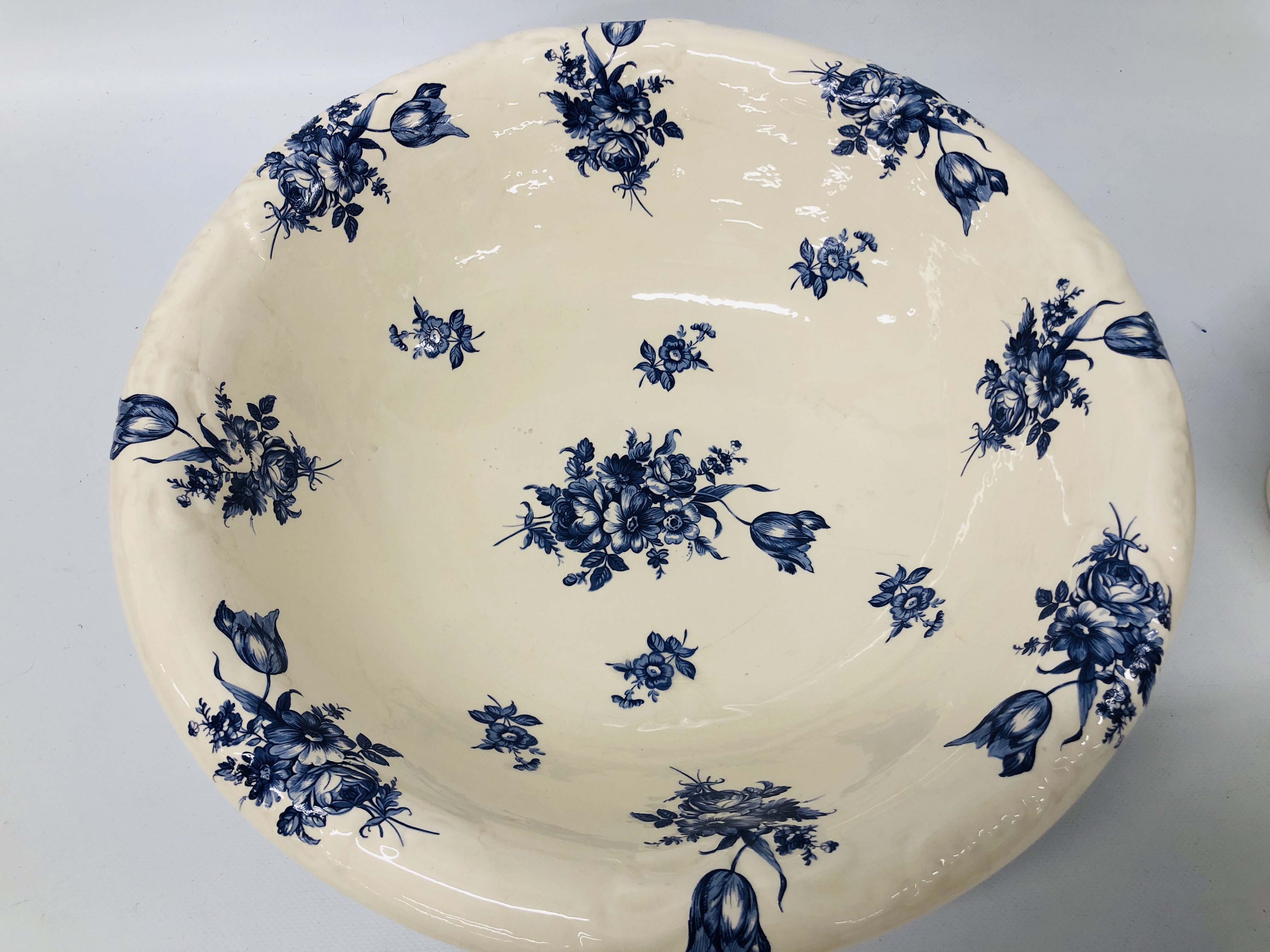 SPODE ITALIAN BLUE AND WHITE JUG AND BOWL SET - Image 4 of 8