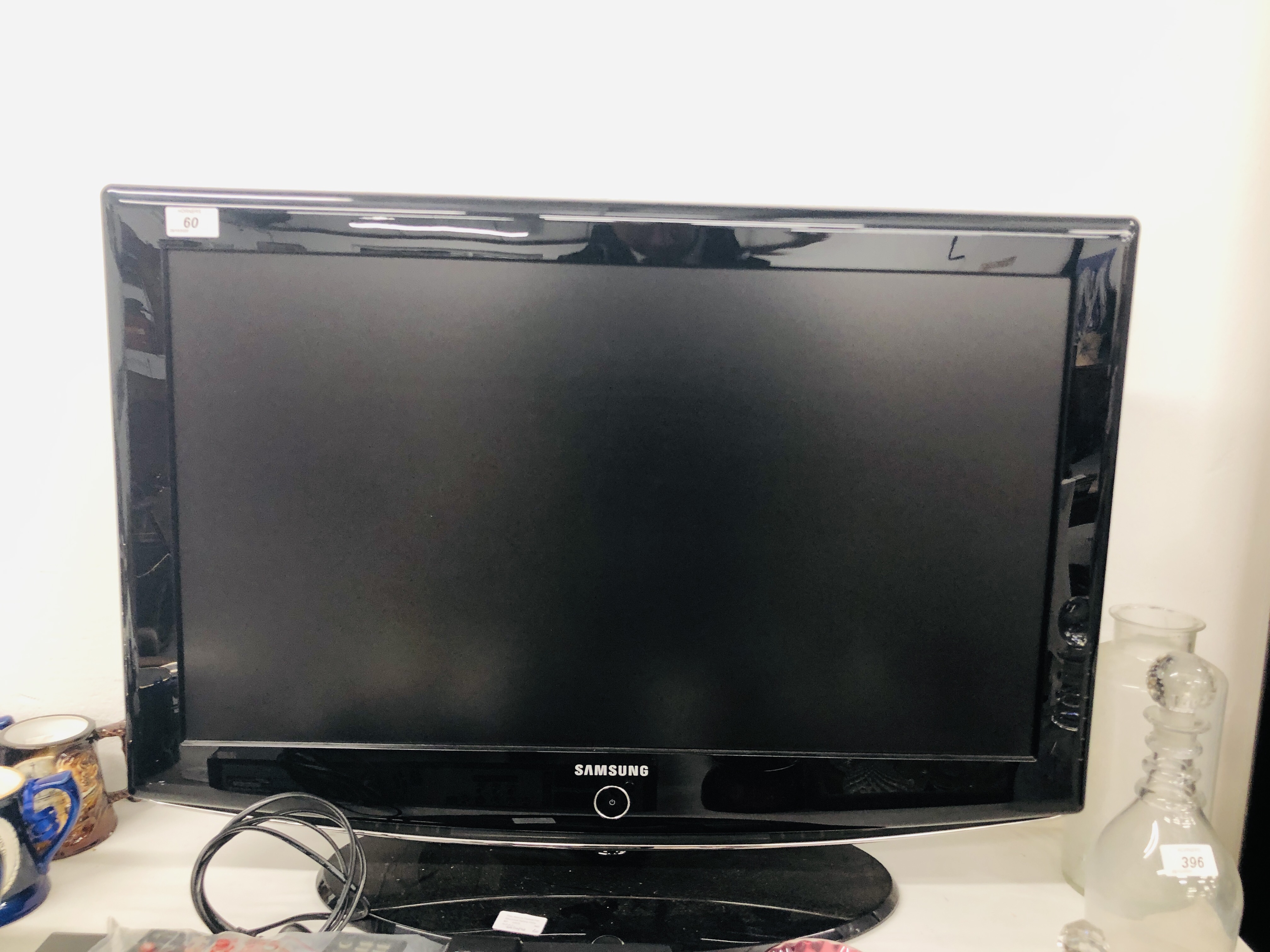 SAMSUNG 32INCH TV WITH REMOTES & INSTRUCTIONS MODEL LE32R87BD + SAMSUNG DVD - SR150M & REMOTE- SOLD