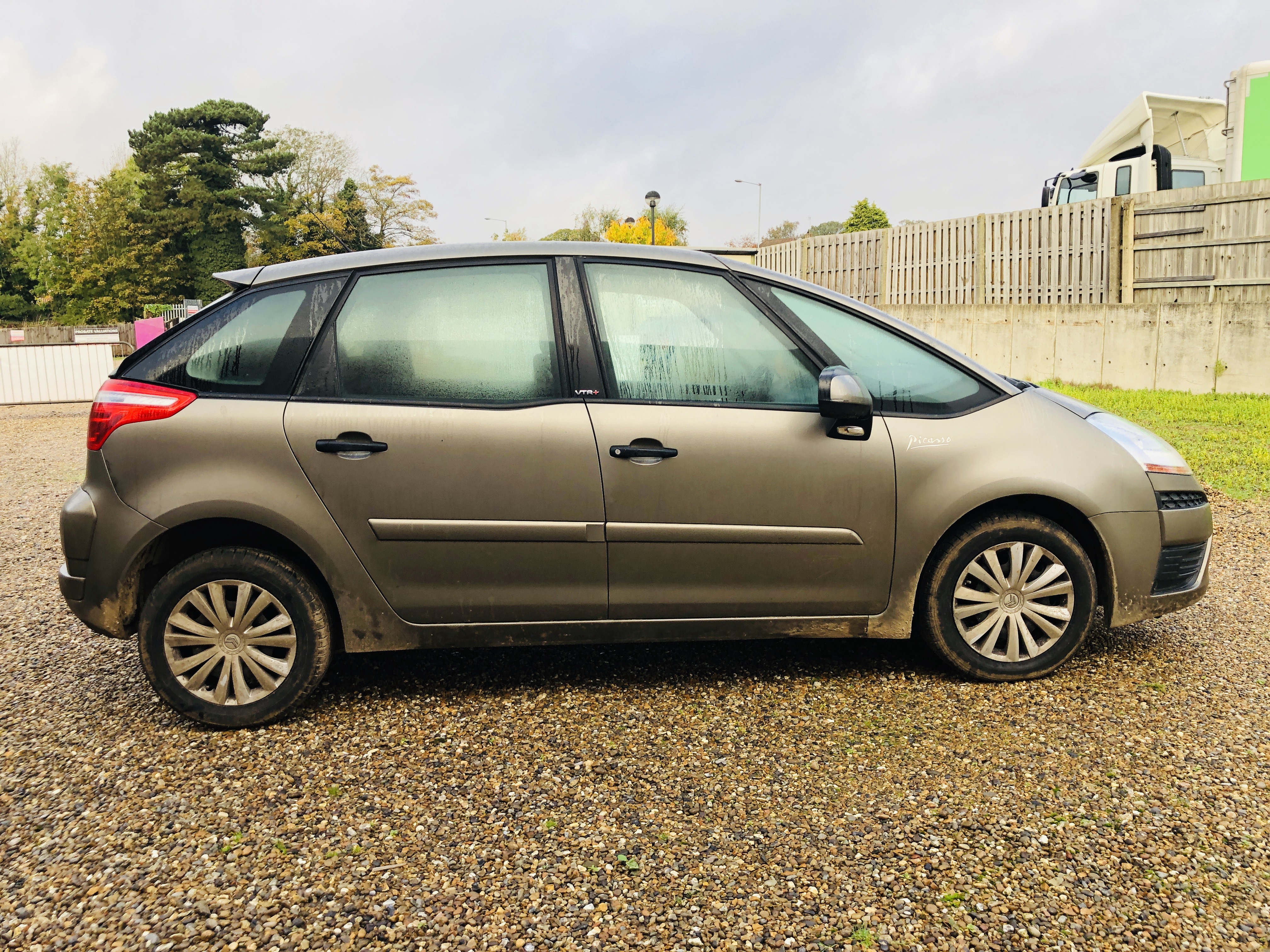 AU60 WLL CITREON C4 PICASSO VTR HDI M.O.T. EXP. 28/09/21 FIRST REG. - Image 11 of 13