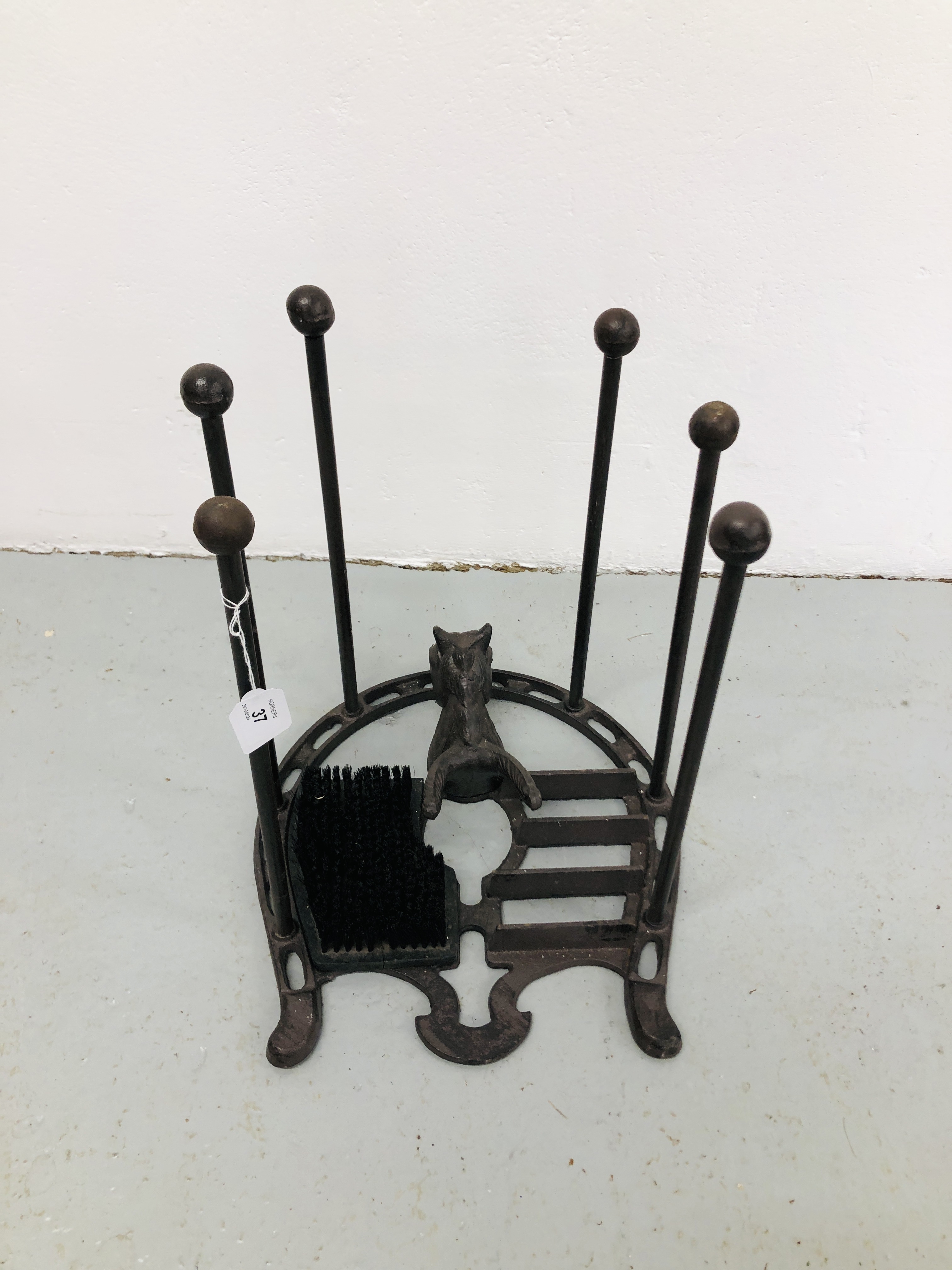 (R) CAST IRON BOOT TREE & PULL