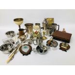 A COLLECTION OF SILVER PLATED WARES TO INCLUDE ICE BUCKET, COCKTAIL SHAKER, TANKARDS,