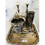 COLLECTION OF GOOD QUALITY PLATED WARE TO INCLUDE A BOX OF LOOSE CUTLERY, PAIR OF CANDLESTICKS,