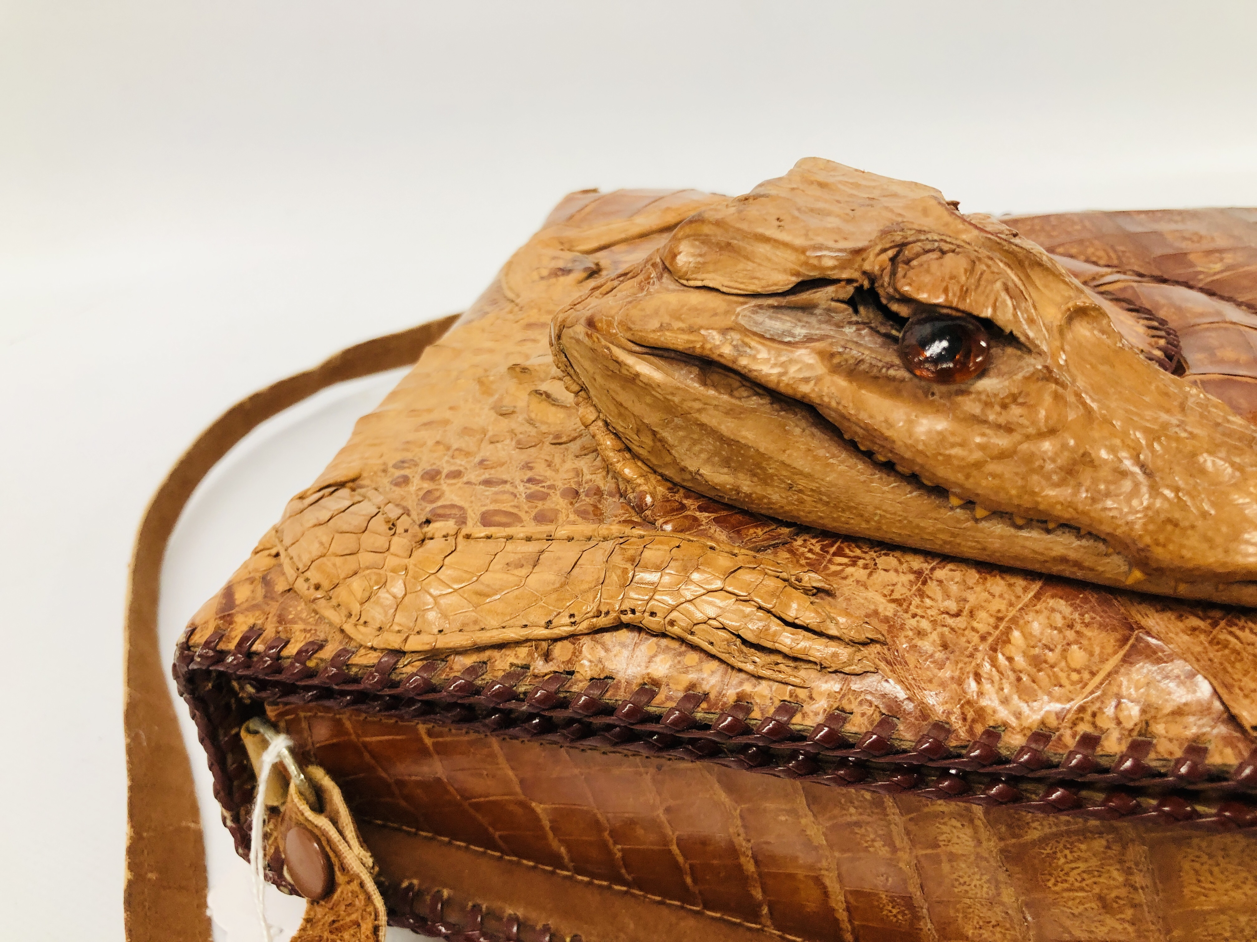 A CUBAN GENUINE ALLIGATOR LEATHER HANDBAG - Image 5 of 12