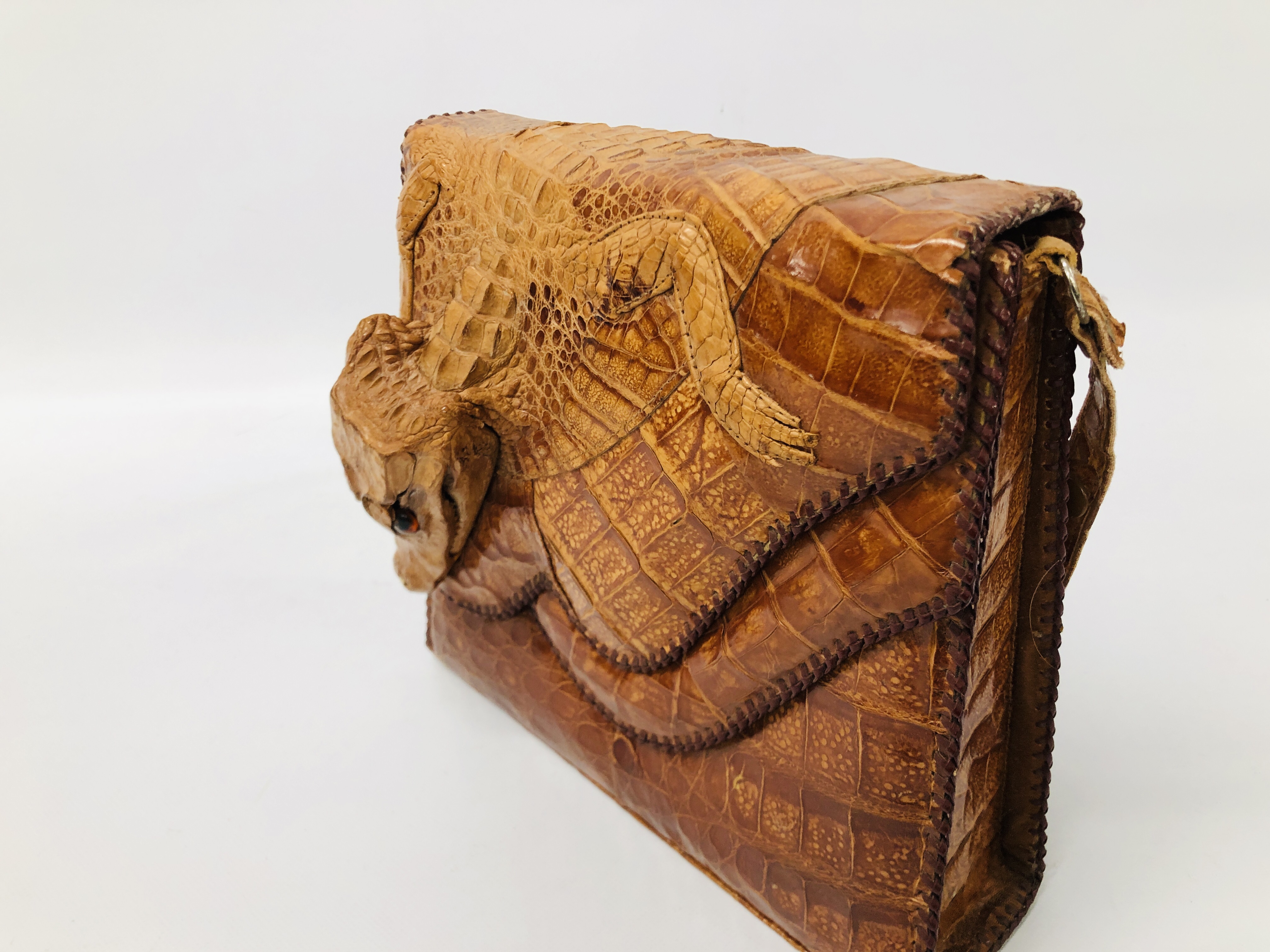 A CUBAN GENUINE ALLIGATOR LEATHER HANDBAG - Image 7 of 12