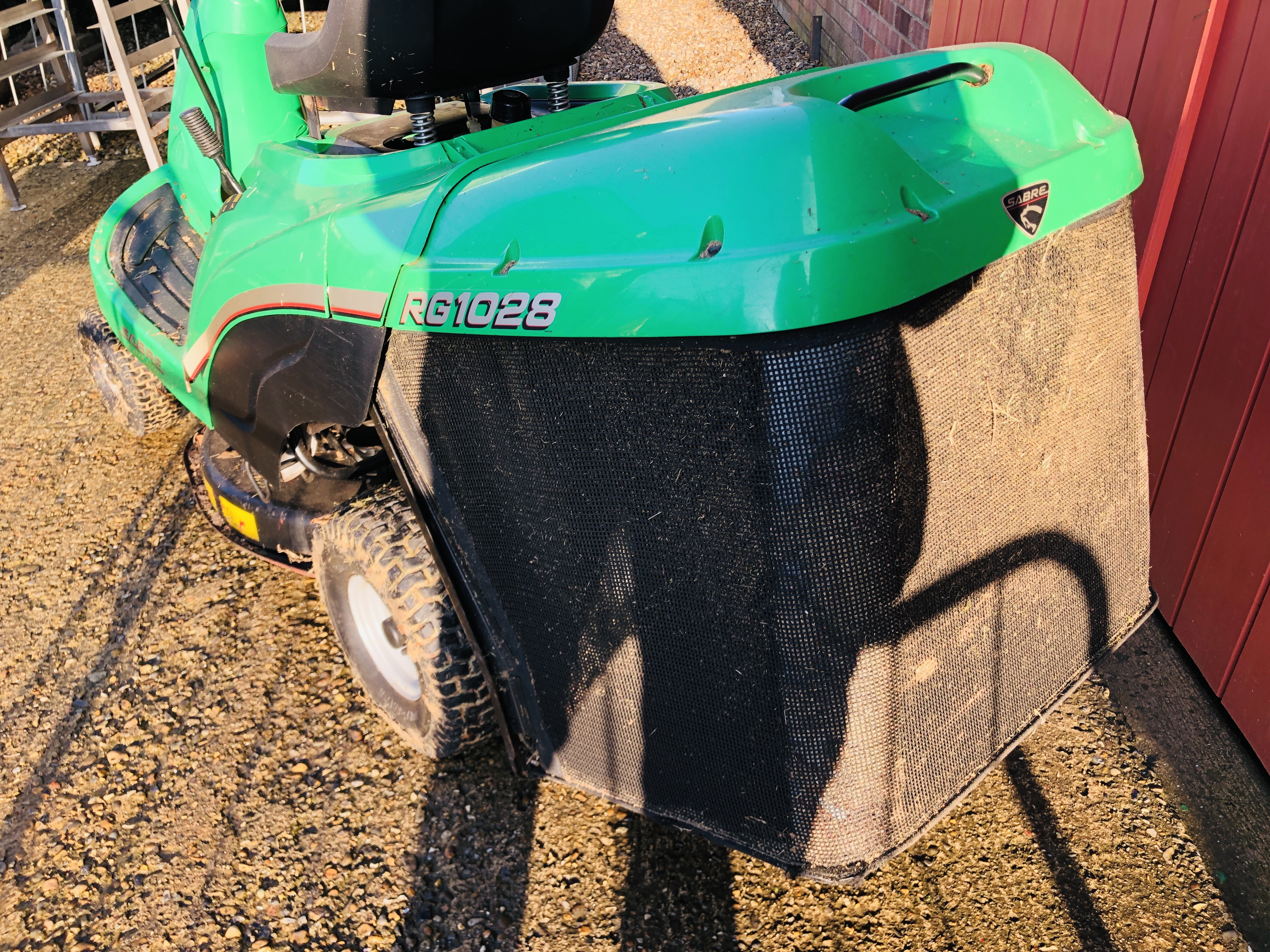 JOHN DEERE SABRE RIDE ON LAWN MOWER WITH GRASS COLLECTOR, - Image 14 of 15