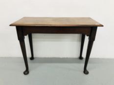 A MAHOGANY SIDE TABLE STANDING ON QUEEN ANNE STYLE LEG L98cm x H71cm x D43cm