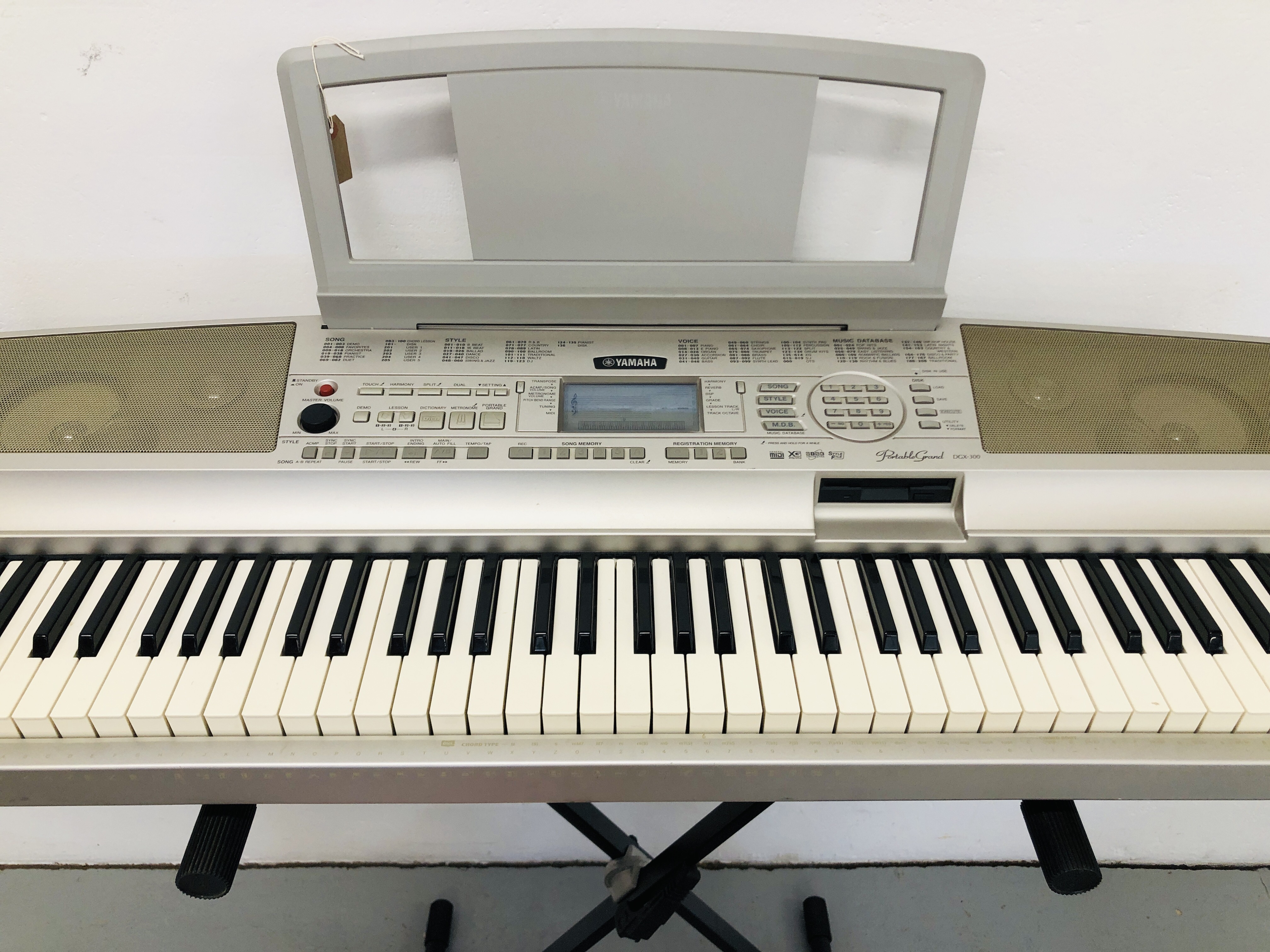 YAMAHA PORTABLE GRAND DGX-300 KEYBOARD WITH STAND, - Image 4 of 8