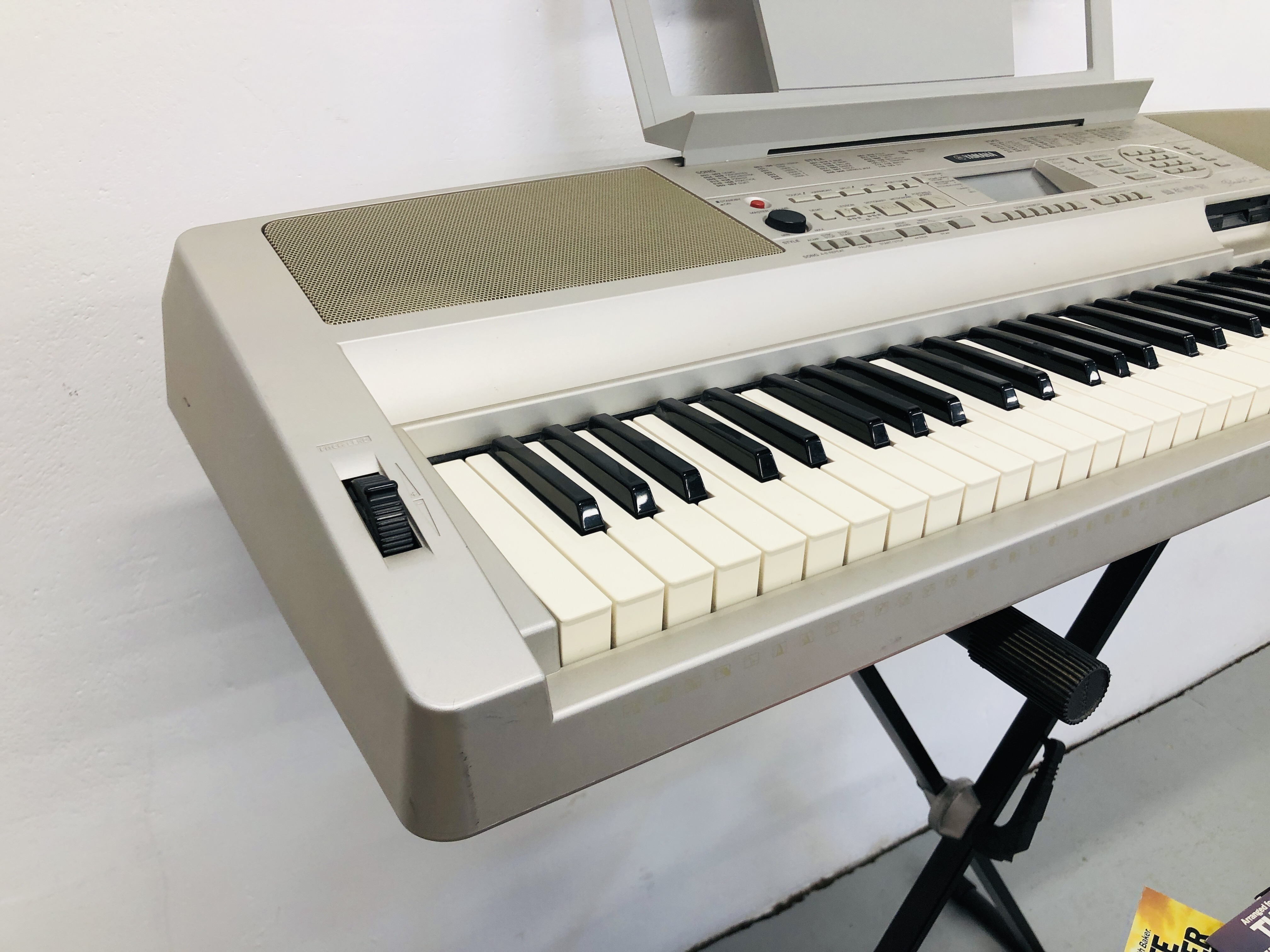 YAMAHA PORTABLE GRAND DGX-300 KEYBOARD WITH STAND, - Image 6 of 8