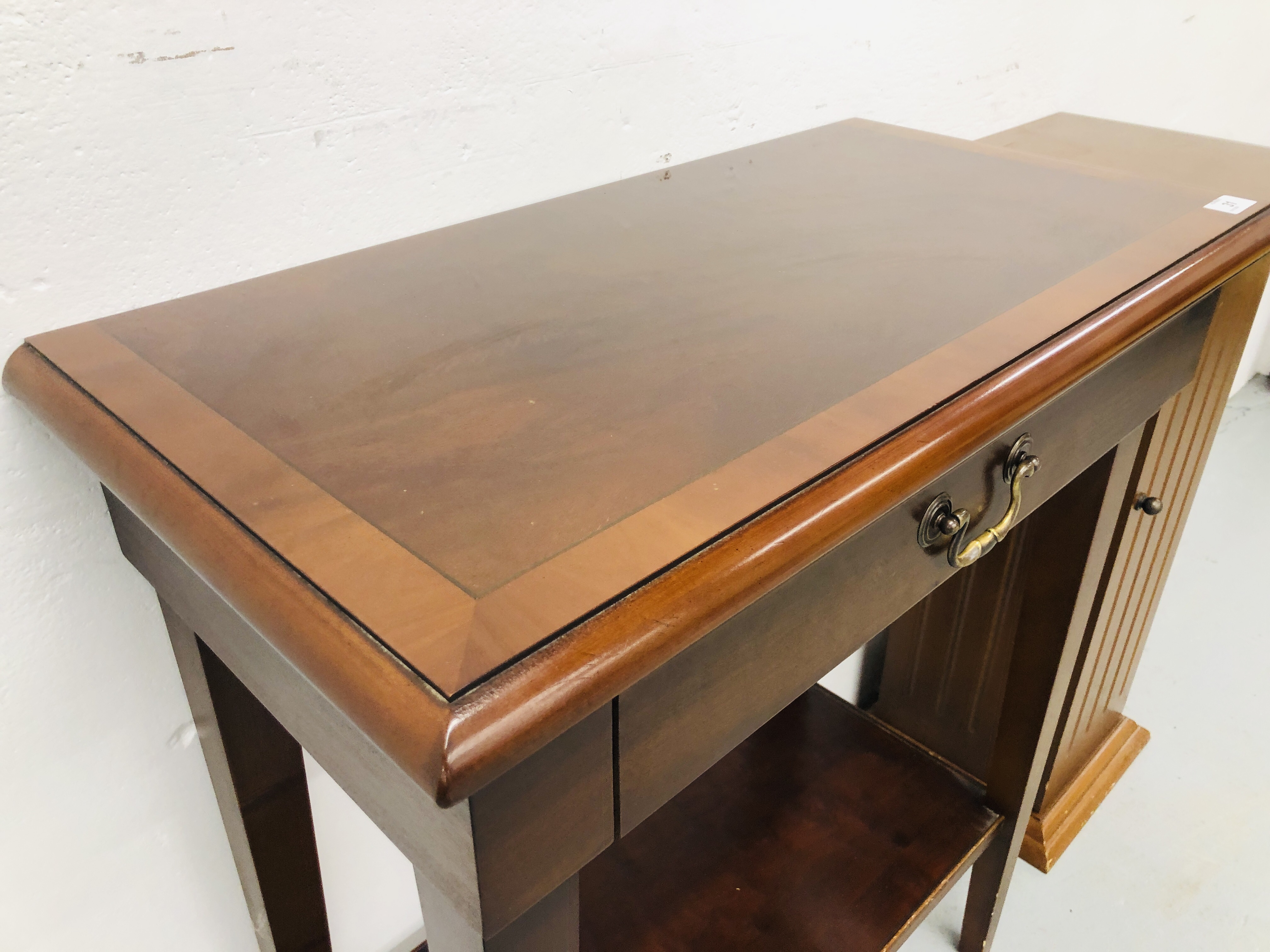 MODERN MAHOGANY FINISH SINGLE DRAWER HALL TABLE W21 1/2 inch, D14 inch, - Image 3 of 7