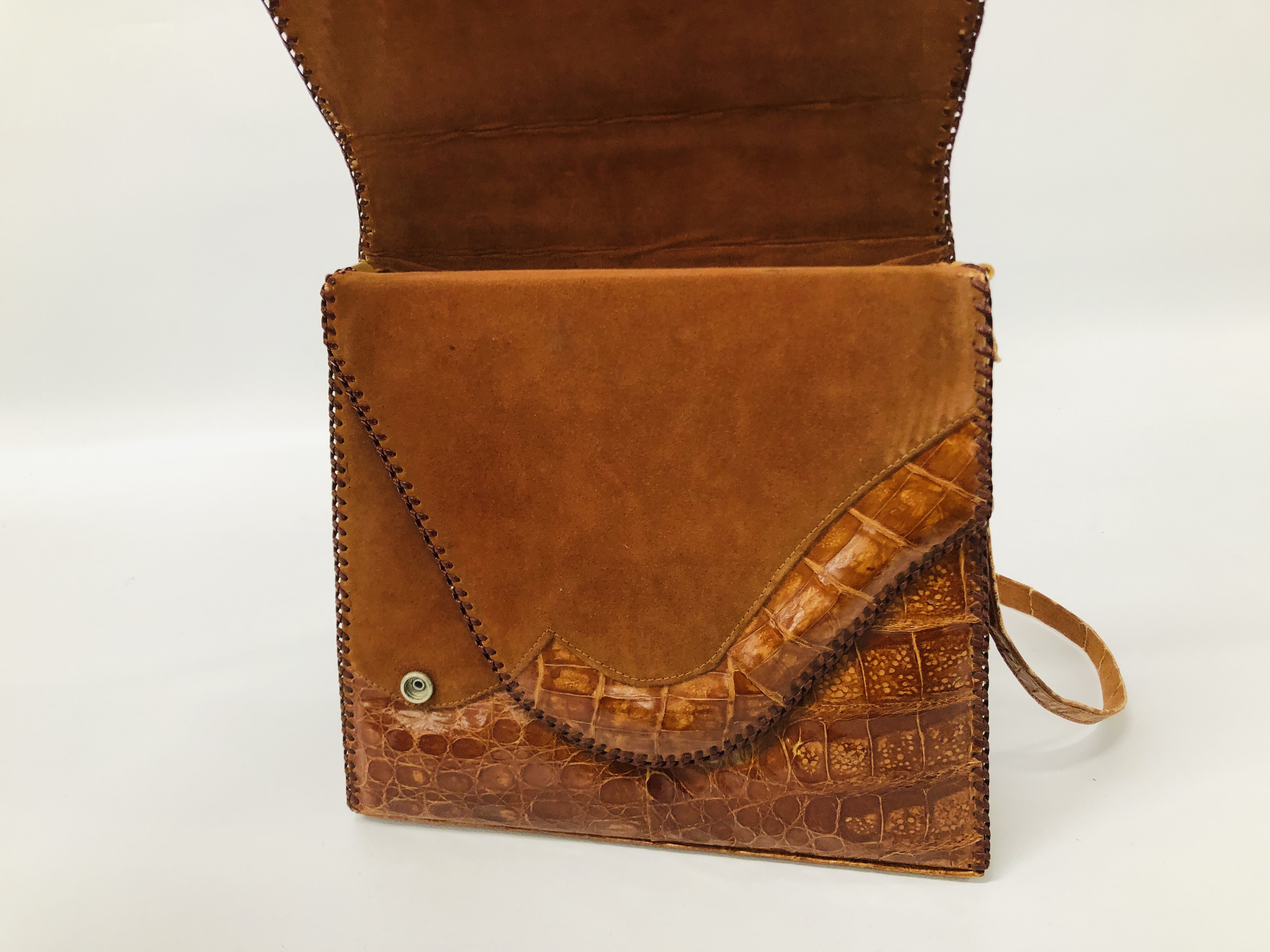 A CUBAN GENUINE ALLIGATOR LEATHER HANDBAG - Image 9 of 12