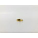 18ct GOLD RING SET WITH SINGLE DIAMOND