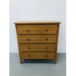 A MODERN BEECH FINISH 4 DRAWER CHEST OF DRAWERS
