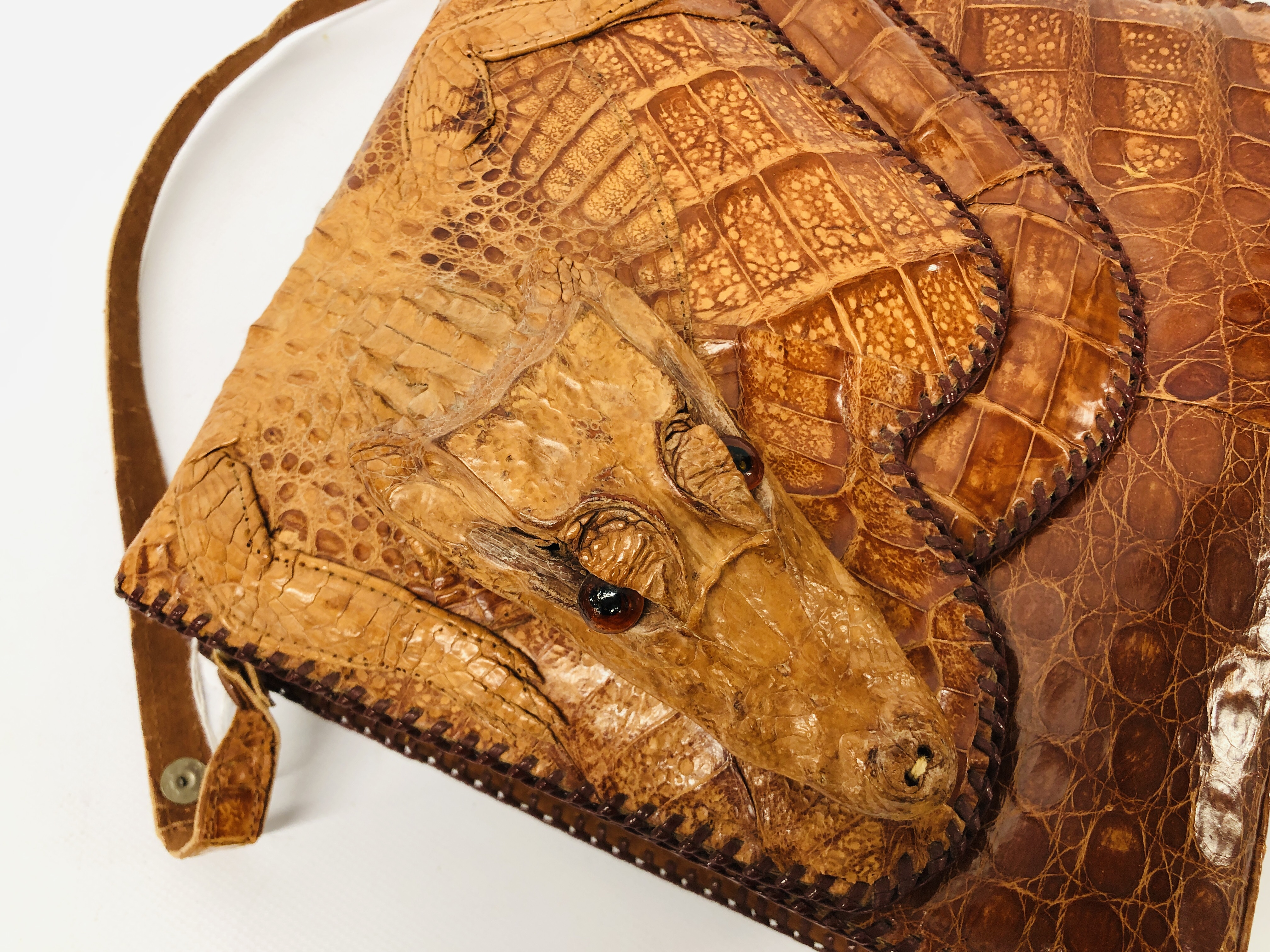 A CUBAN GENUINE ALLIGATOR LEATHER HANDBAG - Image 4 of 12