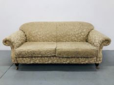 A TRADITIONAL DESIGN MODERN SOFA WITH CREAM BROCADE UPHOLSTERY