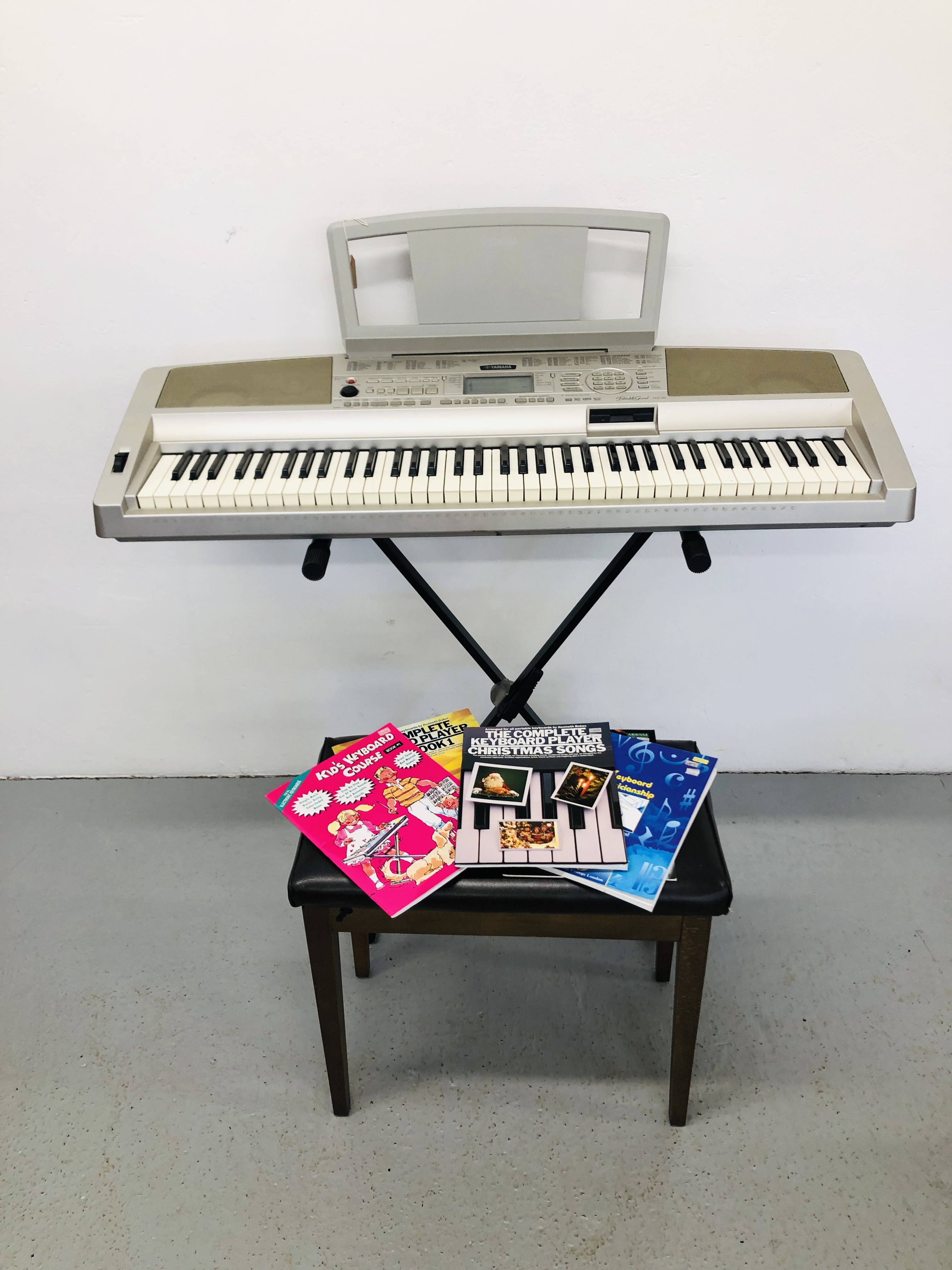 YAMAHA PORTABLE GRAND DGX-300 KEYBOARD WITH STAND,