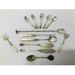 A COLLECTION OF SILVER TO INCLUDE A SET OF 5 CONTINENTAL WHITE METAL COFFEE SPOONS,