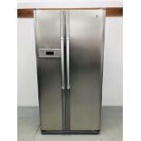 AN LG SILVER FINISH AMERICAN STYLE FRIDGE FREEZER - SOLD AS SEEN