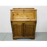 A DUCAL HONEY PINE FITTED BUREAU, WIDTH 87CM, HEIGHT 115CM,