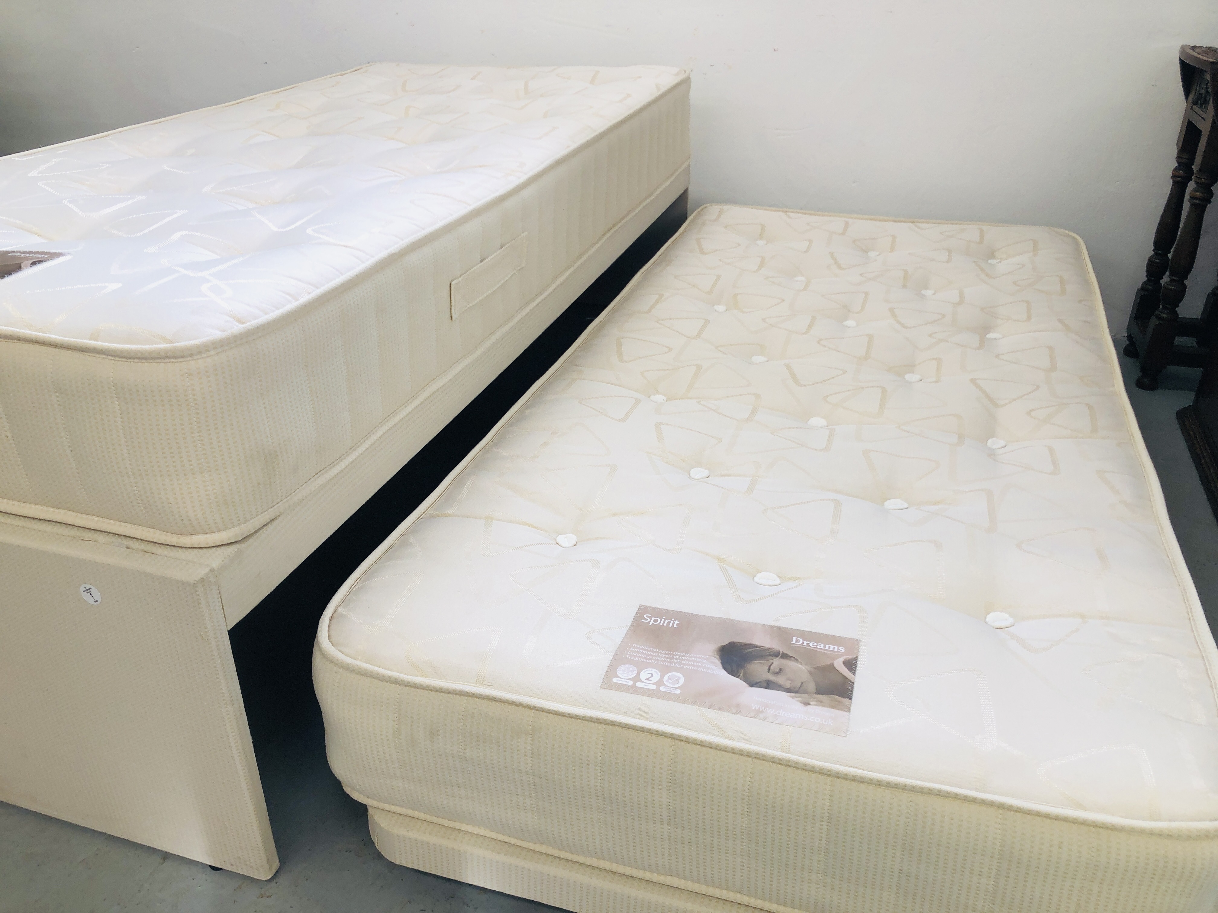 A DREAMS "SPIRIT" SINGLE DIVAN WITH SLIDE OUT GUEST BED BELOW - Image 5 of 5
