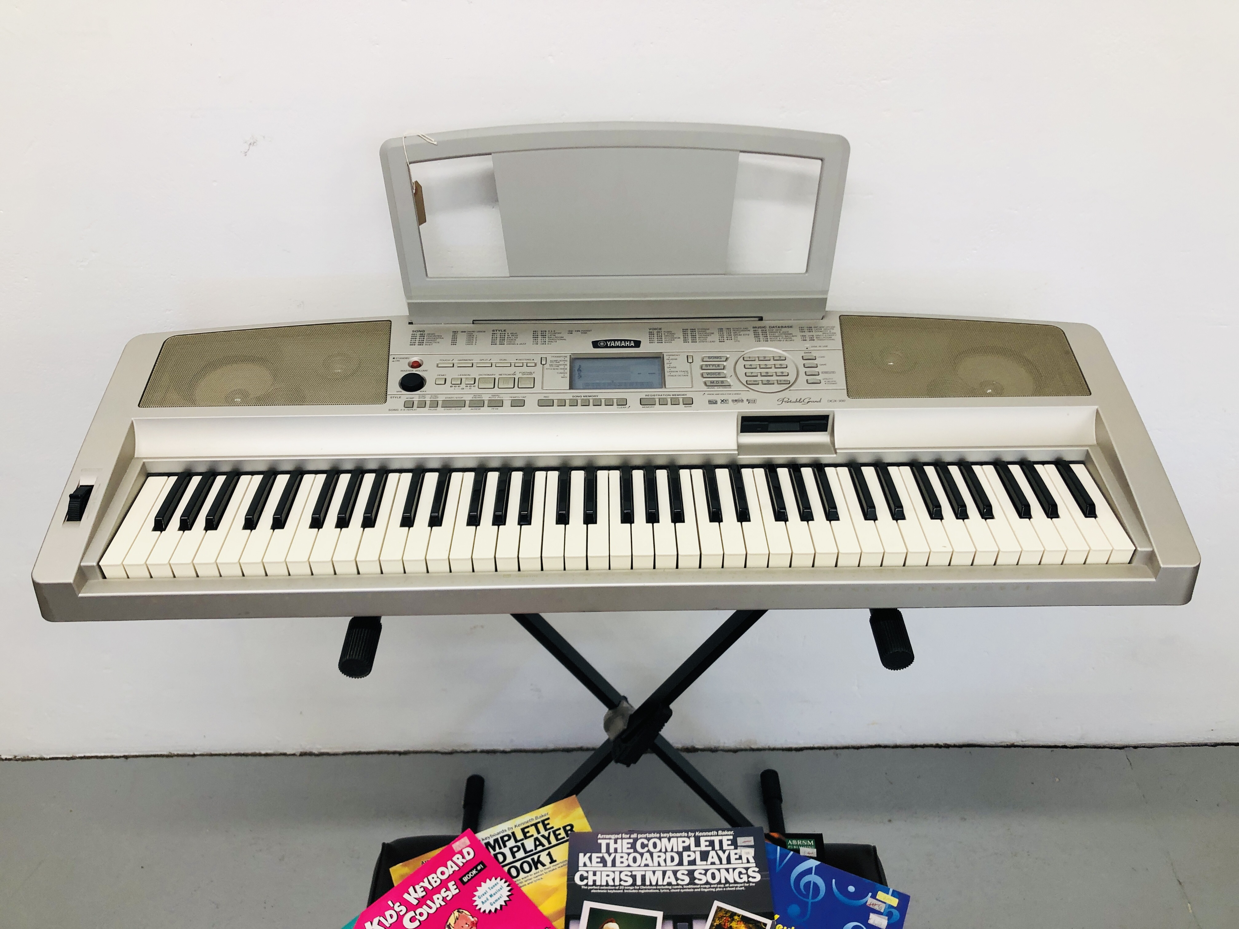 YAMAHA PORTABLE GRAND DGX-300 KEYBOARD WITH STAND, - Image 2 of 8