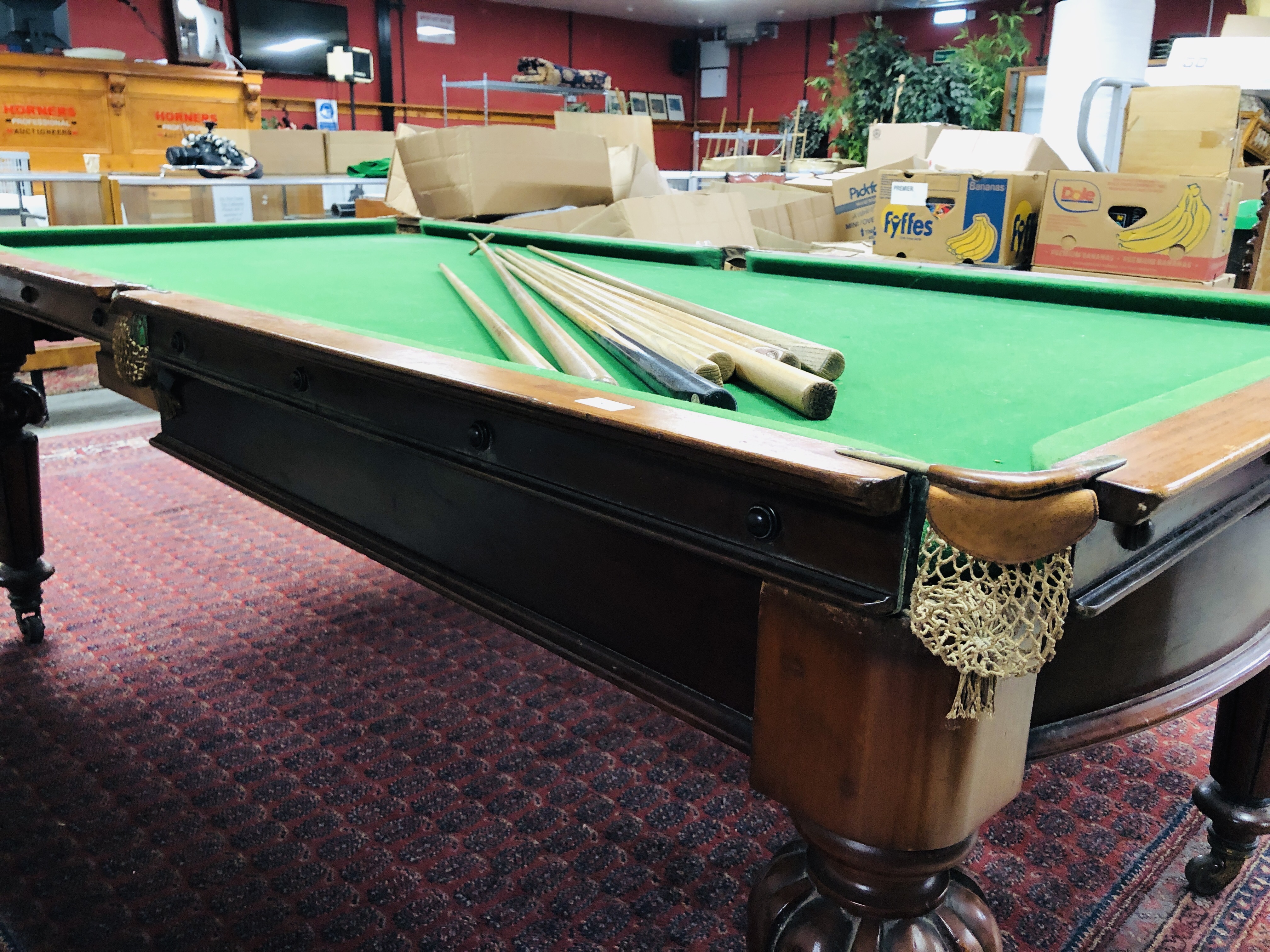 VICTORIAN MAHOGANY 1/2 SIZE SLATE BED SNOOKER TABLE WITH ADDITIONAL MAHOGANY DINING TOP CONVERSION - Image 5 of 17