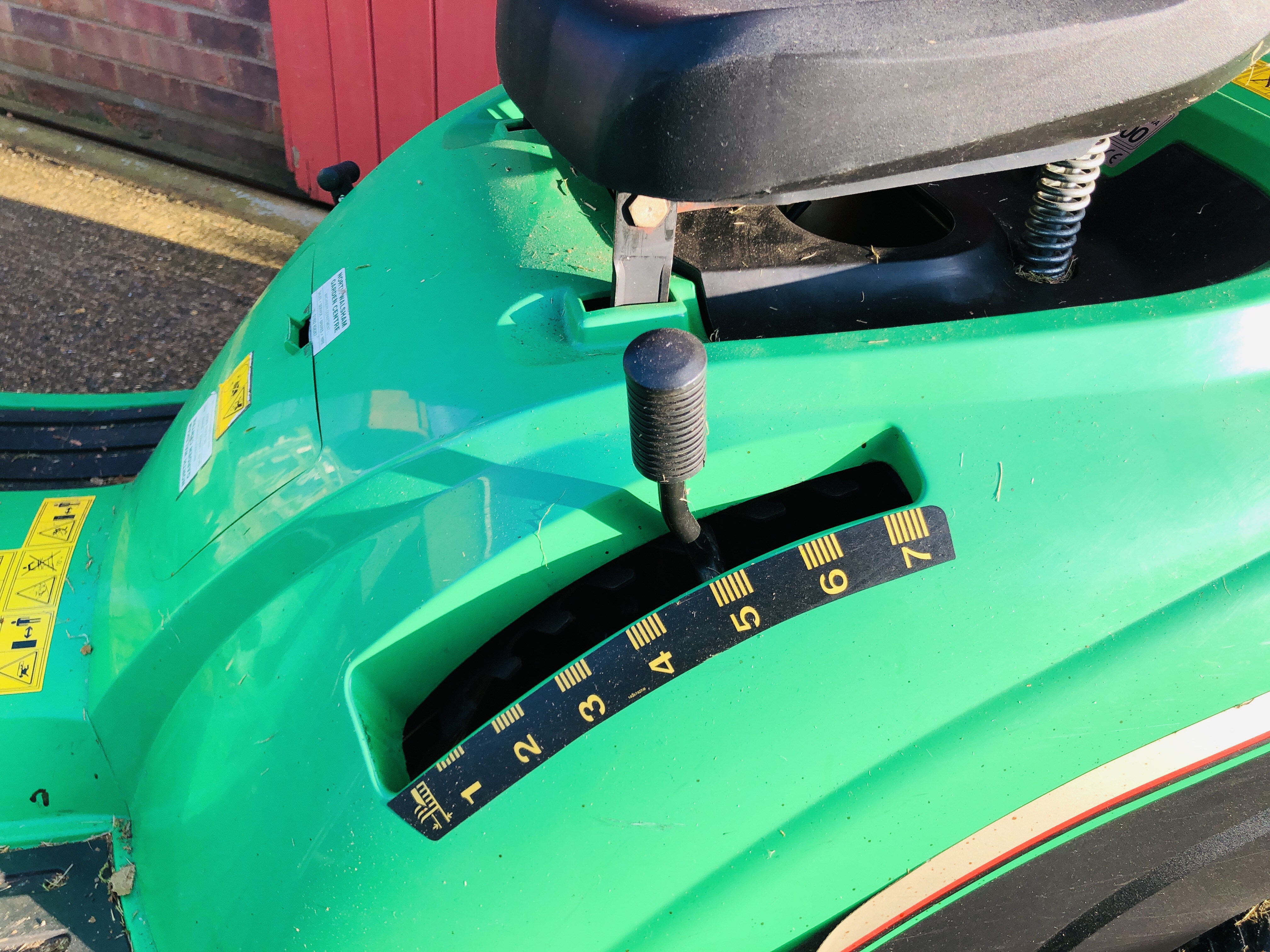 JOHN DEERE SABRE RIDE ON LAWN MOWER WITH GRASS COLLECTOR, - Image 11 of 15