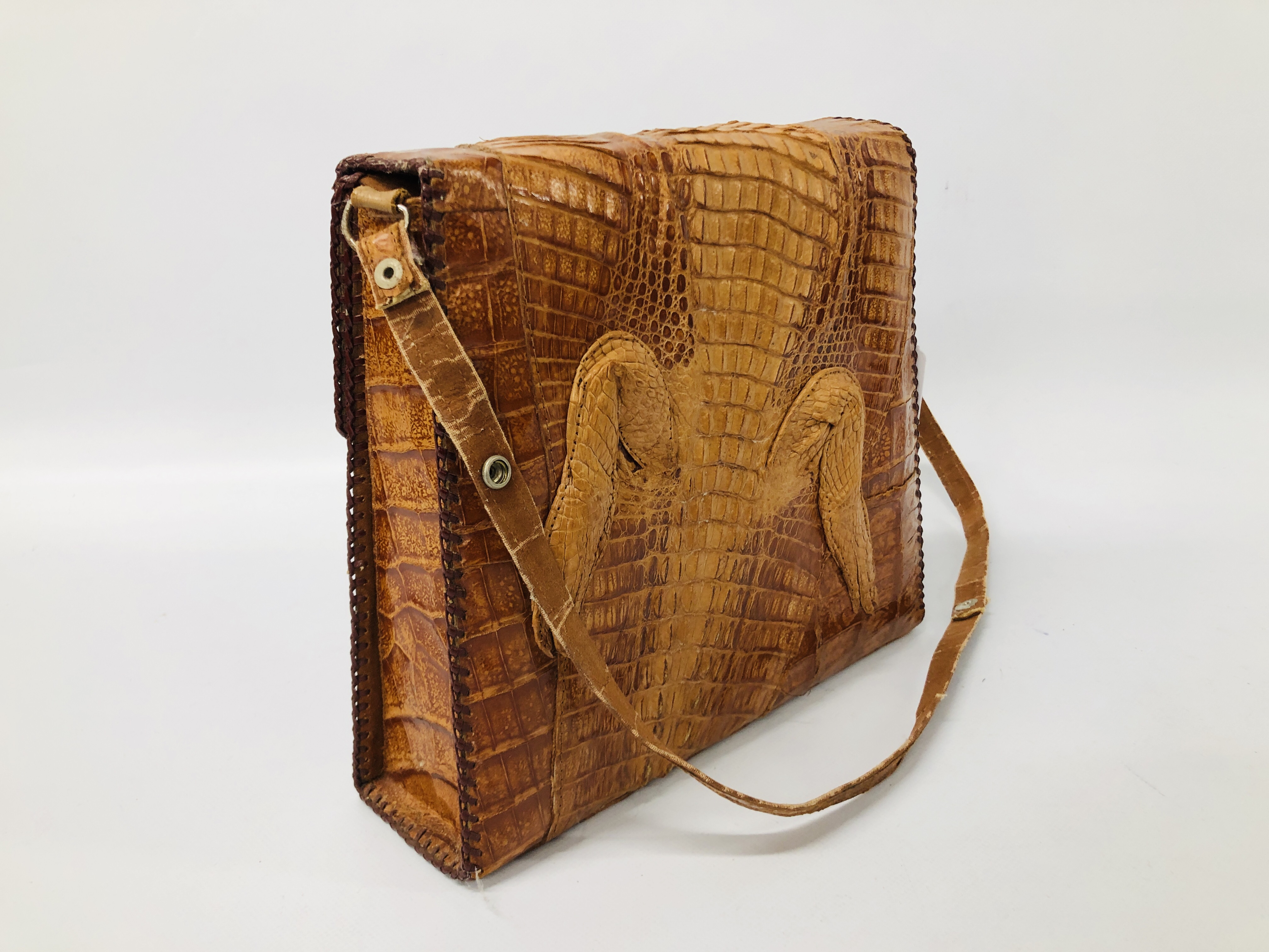 A CUBAN GENUINE ALLIGATOR LEATHER HANDBAG - Image 8 of 12