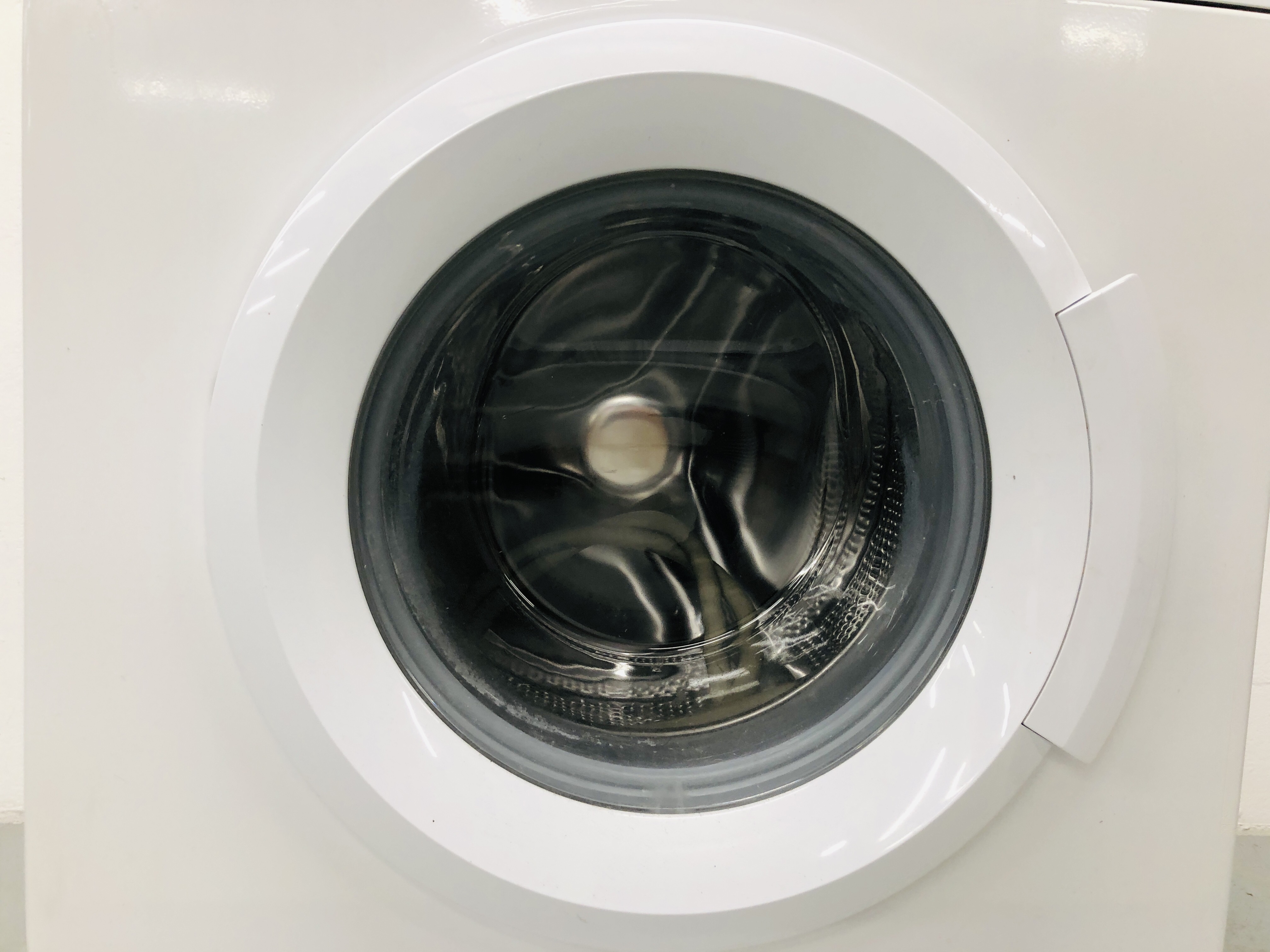 A BOSCH "MAXX 6 VARIO PERFECT" WASHING MACHINE - SOLD AS SEEN - Image 6 of 7