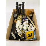 BOX OF MIXED COLLECTIBLES TO INCLUDE 2 X VINTAGE AA BADGES, LIGHTERS, POCKET KNIFE,