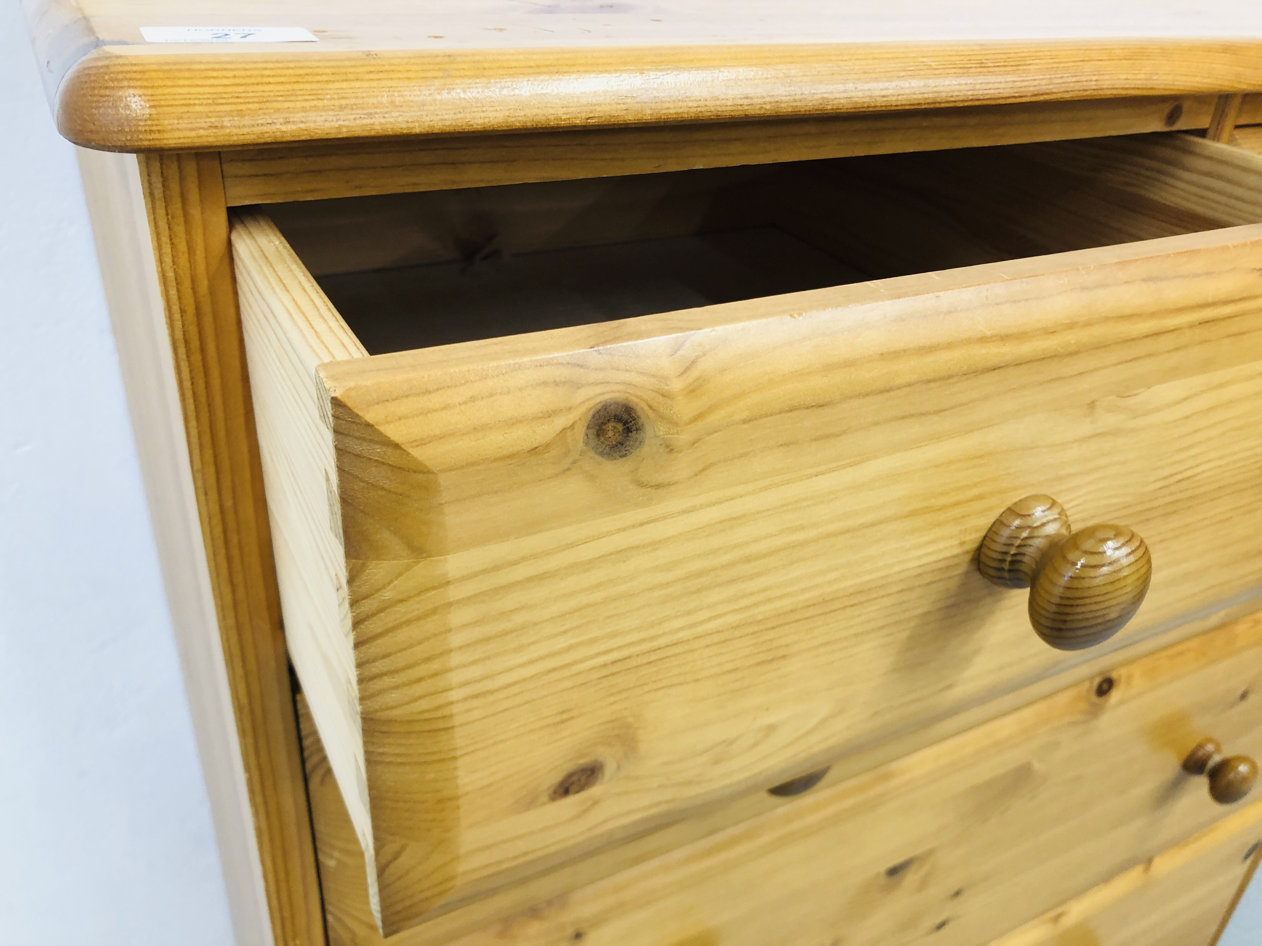 A HONEY PINE TWO OVER THREE CHEST OF DRAWERS WIDTH 83CM. HEIGHT 9CM. DEPTH 41CM. - Image 2 of 3