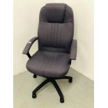 AN EXECUTIVE HOME OFFICE CHAIR (GREY UPHOLSTERY)