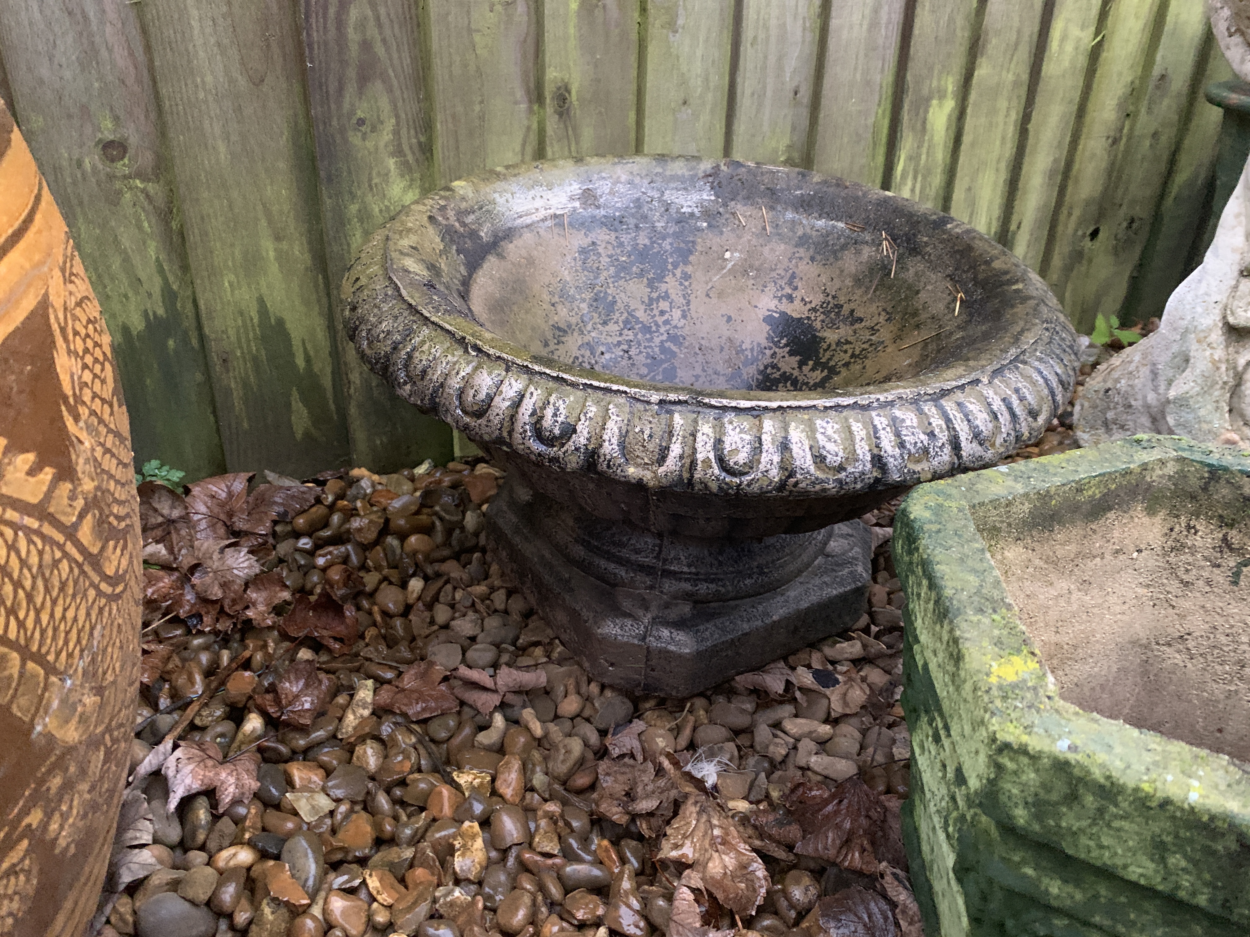 PAIR OF CONCRETE PLANTERS + 1 OTHER AND 2 CONCRETE GARDEN FIGURES INCLUDING MODERN DESIGN AND LADY - Image 3 of 6