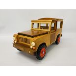 A HAND CRAFTED WOODEN MODEL OF LAND ROVER WITH MOVING PARTS - LENGTH 51CM. HEIGHT 26CM.