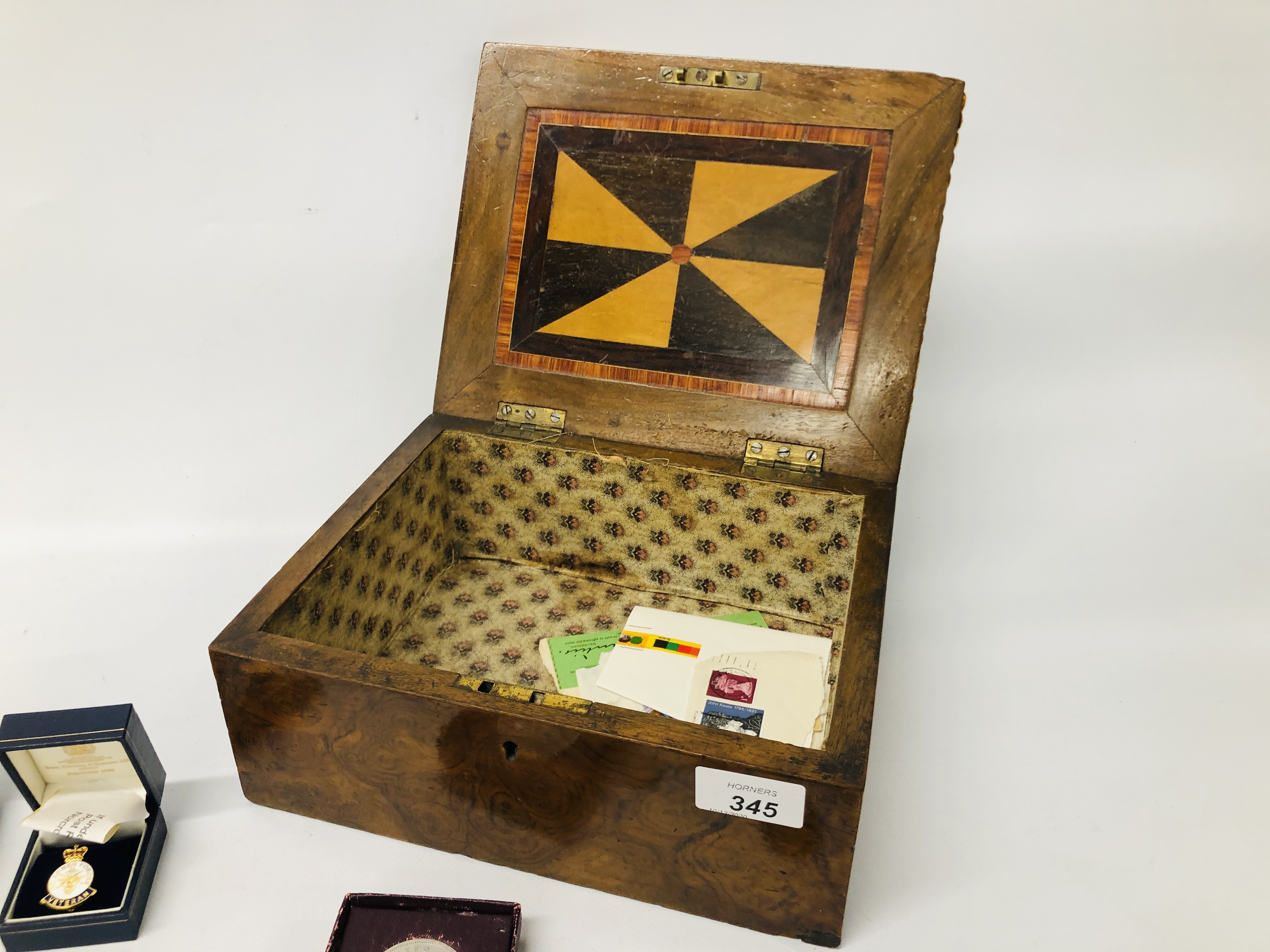 A WALNUT INLAID SEWING BOX CONTAINING AN ASSORTMENT OF COINS, BUTTONS, - Image 11 of 11