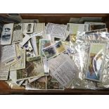 SMALL SUITCASE OF CIGARETTE AND TRADE CARDS, INCLUDING THOMPSON - BATTLES FOR THE FLAG (25),