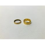 2 GOLD BAND RINGS JOINED ONE MARKED 18CT,