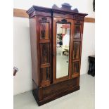 AN EDWARDIAN MAHOGANY WARDROBE WITH MIRRORED DOOR AND DRAWER TO BASE, WIDTH 126CM, HEIGHT 203CM,