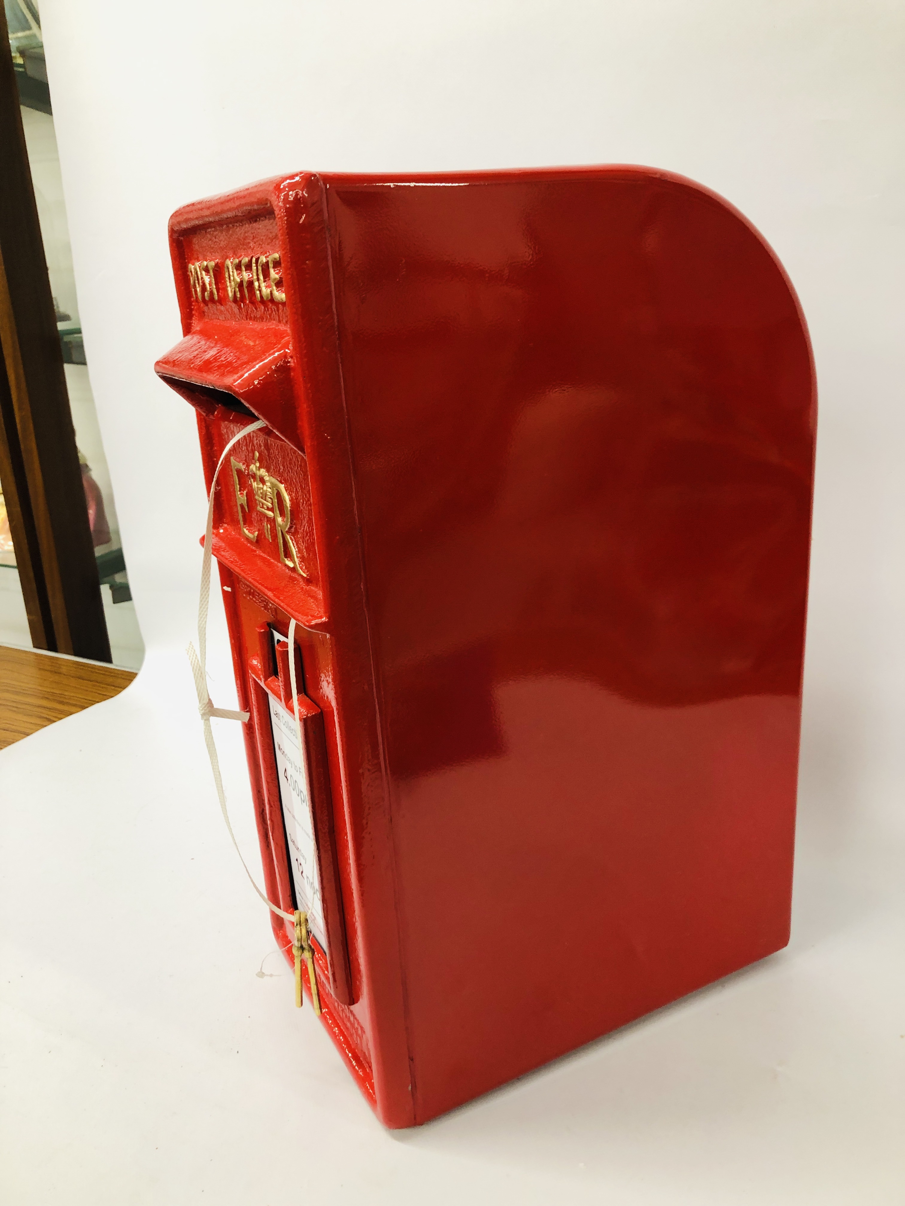 RED ROYAL MAIL POST BOX (R) - Image 4 of 4