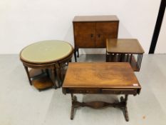 (R) CIRCULAR OCCASIONAL TABLE WITH A NEST OF FOUR QUADRANT OCCASIONAL TABLES BELOW,
