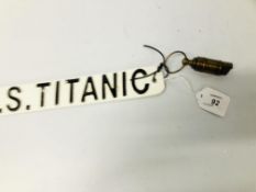 TITANIC WHISTLE & PLAQUE (R)