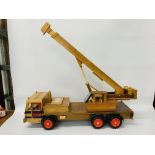 A HANDCRAFTED WOODEN MODEL OF CRANE WITH MOVING PARTS - LENGTH 82CM. HEIGHT 35CM.