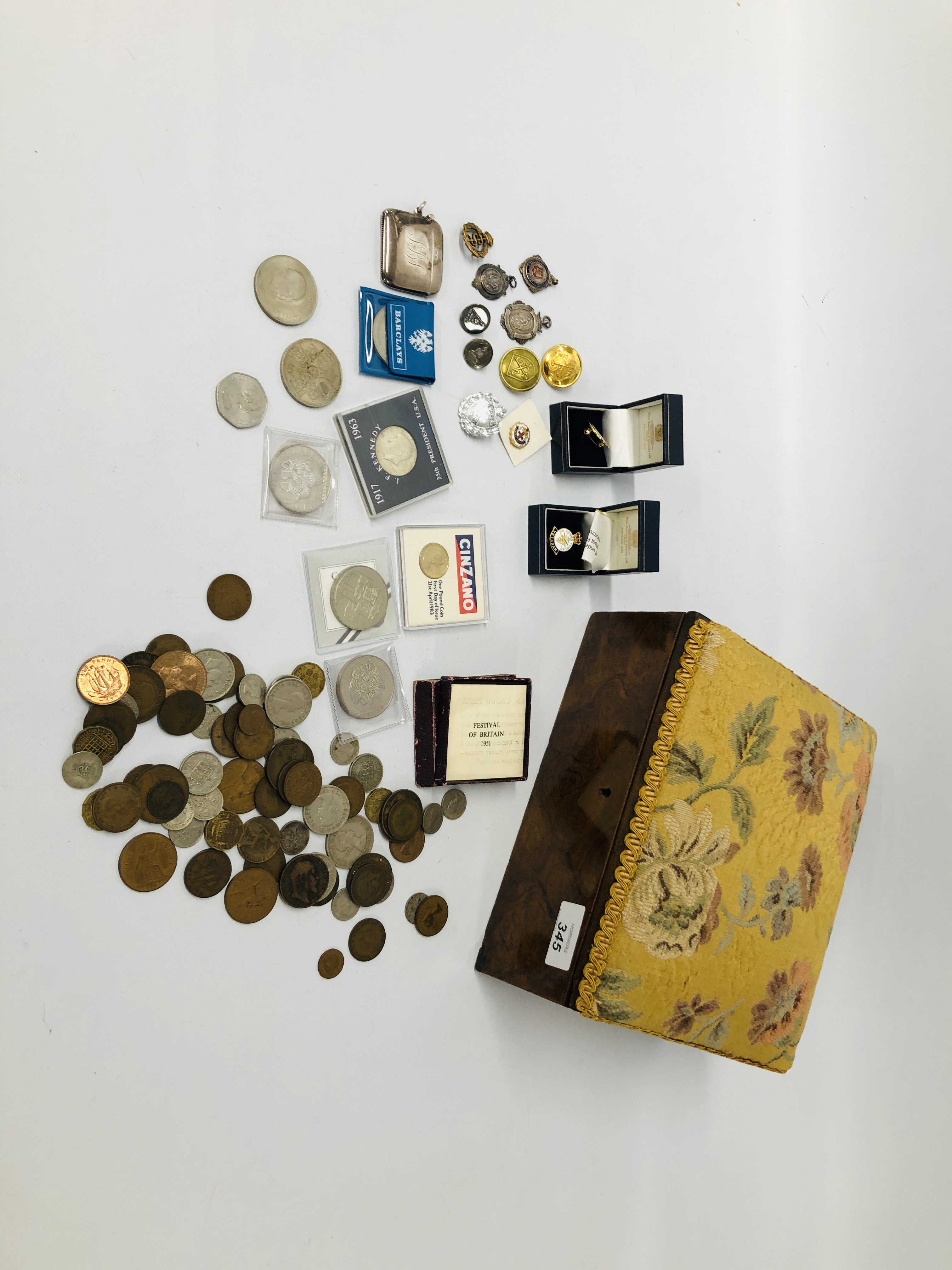 A WALNUT INLAID SEWING BOX CONTAINING AN ASSORTMENT OF COINS, BUTTONS,