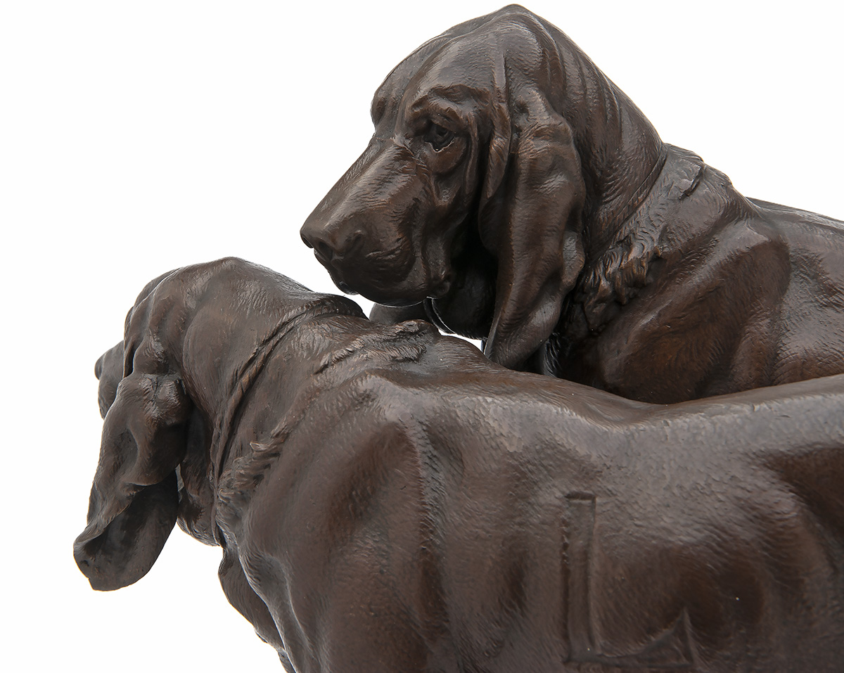 P. LECOURTIER A FRENCH PATINATED BRONZE GROUP OF TWO HOUNDS, ENTITLED 'DEUX CHIENS DE CHASSE - Image 5 of 6