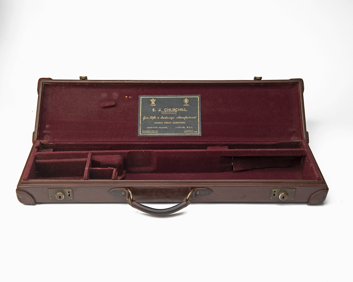 E.J. CHURCHILL A LIGHTWEIGHT LEATHER SINGLE GUNCASE, fitted for 25in. barrels, the interior lined