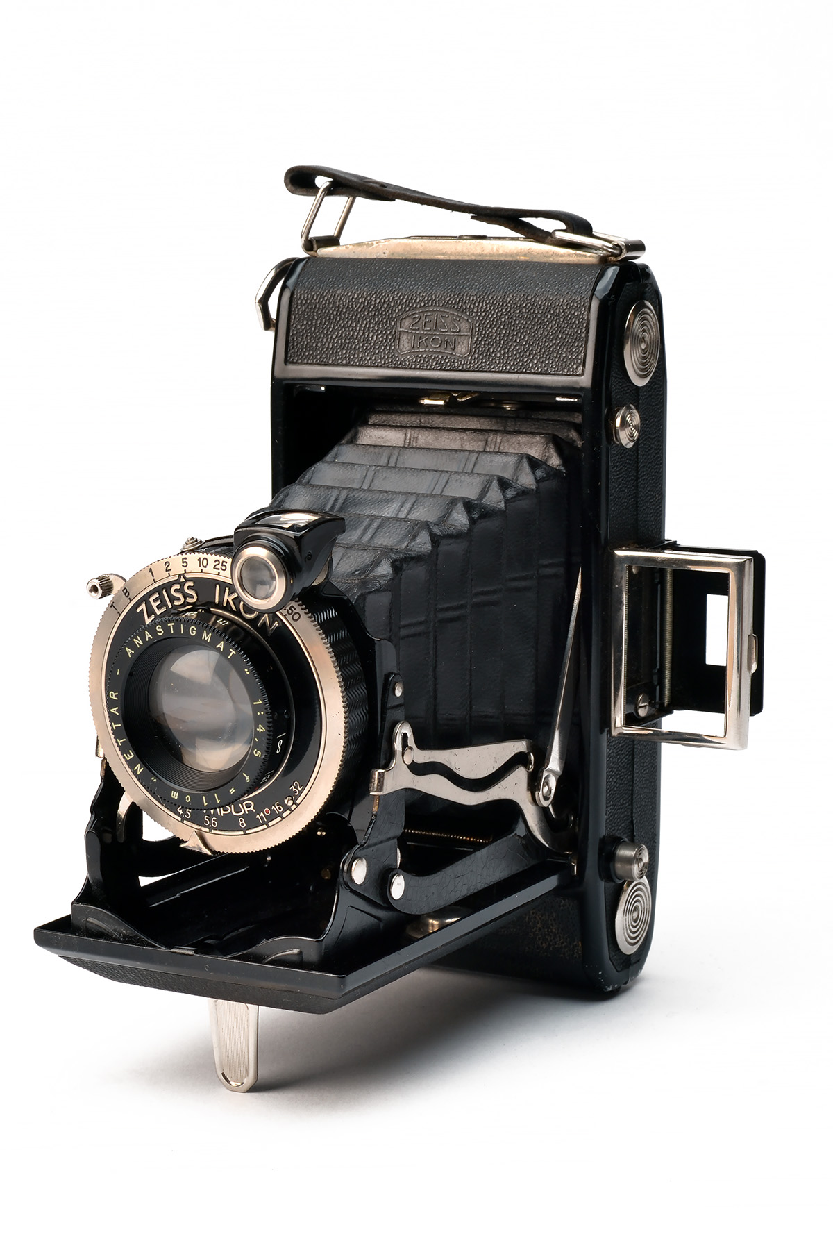 ZEISS, GERMANY A PRE WORLD WAR TWO BELLOWS CAMERA, MODEL 'IKON', serial no. 1253424, WITH U.S.