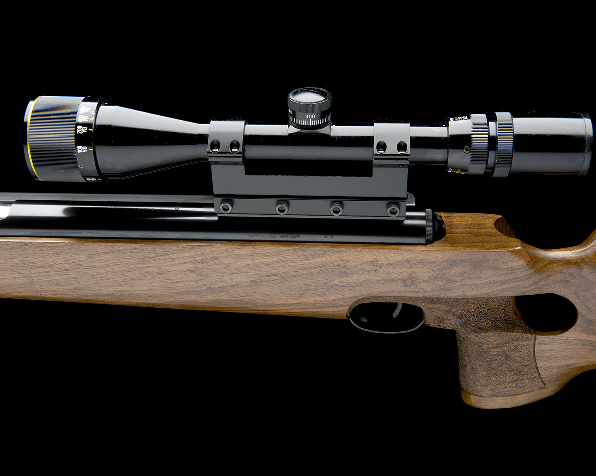 ORIGINAL, GERMANY A SCARCE .22 SIDE-LEVER AIR-RIFLE, MODEL '52 CLASSIC DELUXE', serial no. 994623, - Image 4 of 7