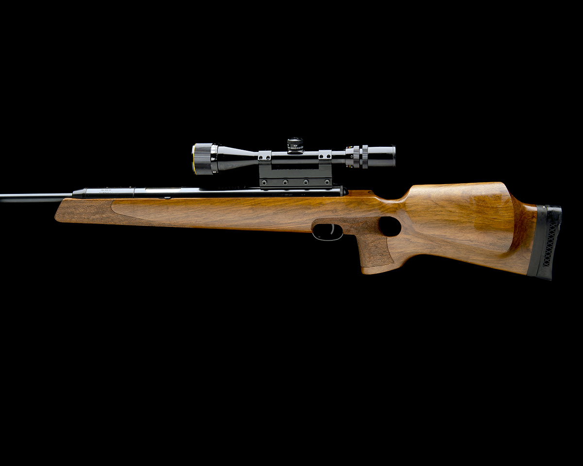 ORIGINAL, GERMANY A SCARCE .22 SIDE-LEVER AIR-RIFLE, MODEL '52 CLASSIC DELUXE', serial no. 994623, - Image 2 of 7